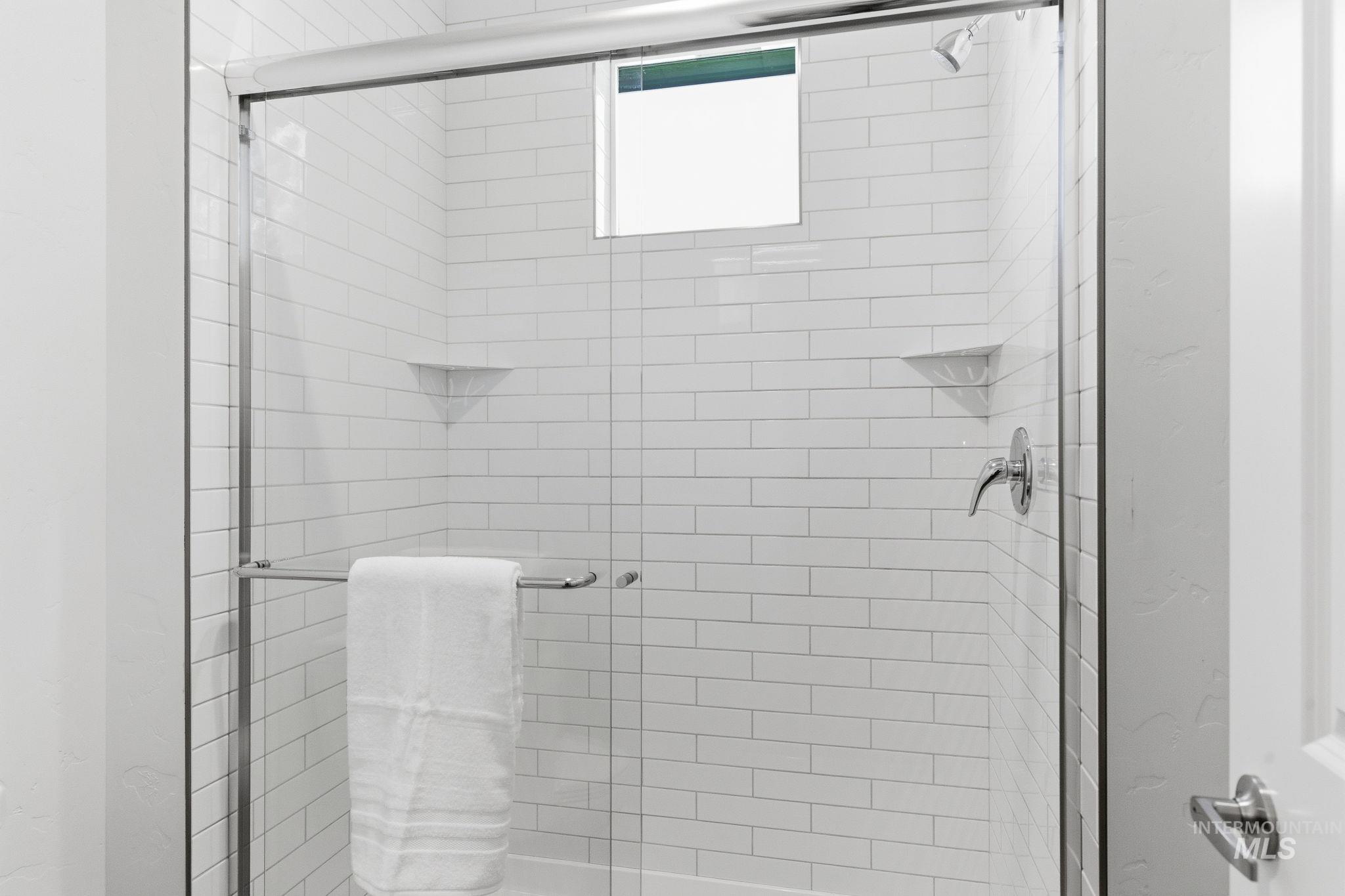 520 Diamond Ln., Emmett, Idaho 83617, 3 Bedrooms, 2.5 Bathrooms, Residential Income For Sale, Price $379,000,MLS 98982746