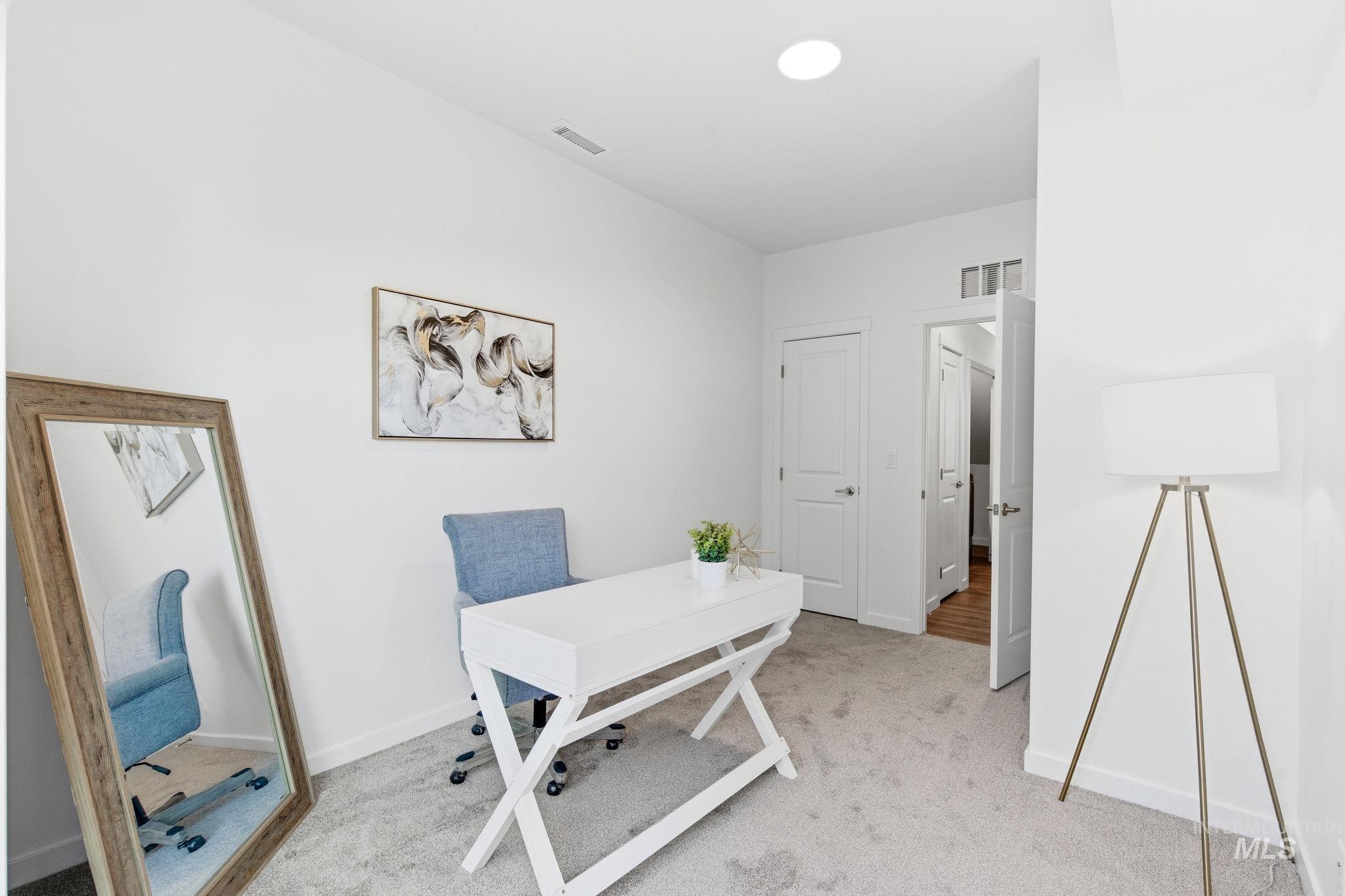 520 Diamond Ln., Emmett, Idaho 83617, 3 Bedrooms, 2.5 Bathrooms, Residential Income For Sale, Price $379,000,MLS 98982746