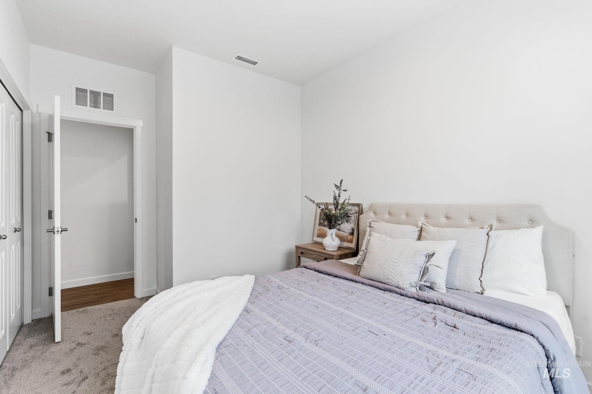 520 Diamond Ln., Emmett, Idaho 83617, 3 Bedrooms, 2.5 Bathrooms, Residential Income For Sale, Price $379,000,MLS 98982746