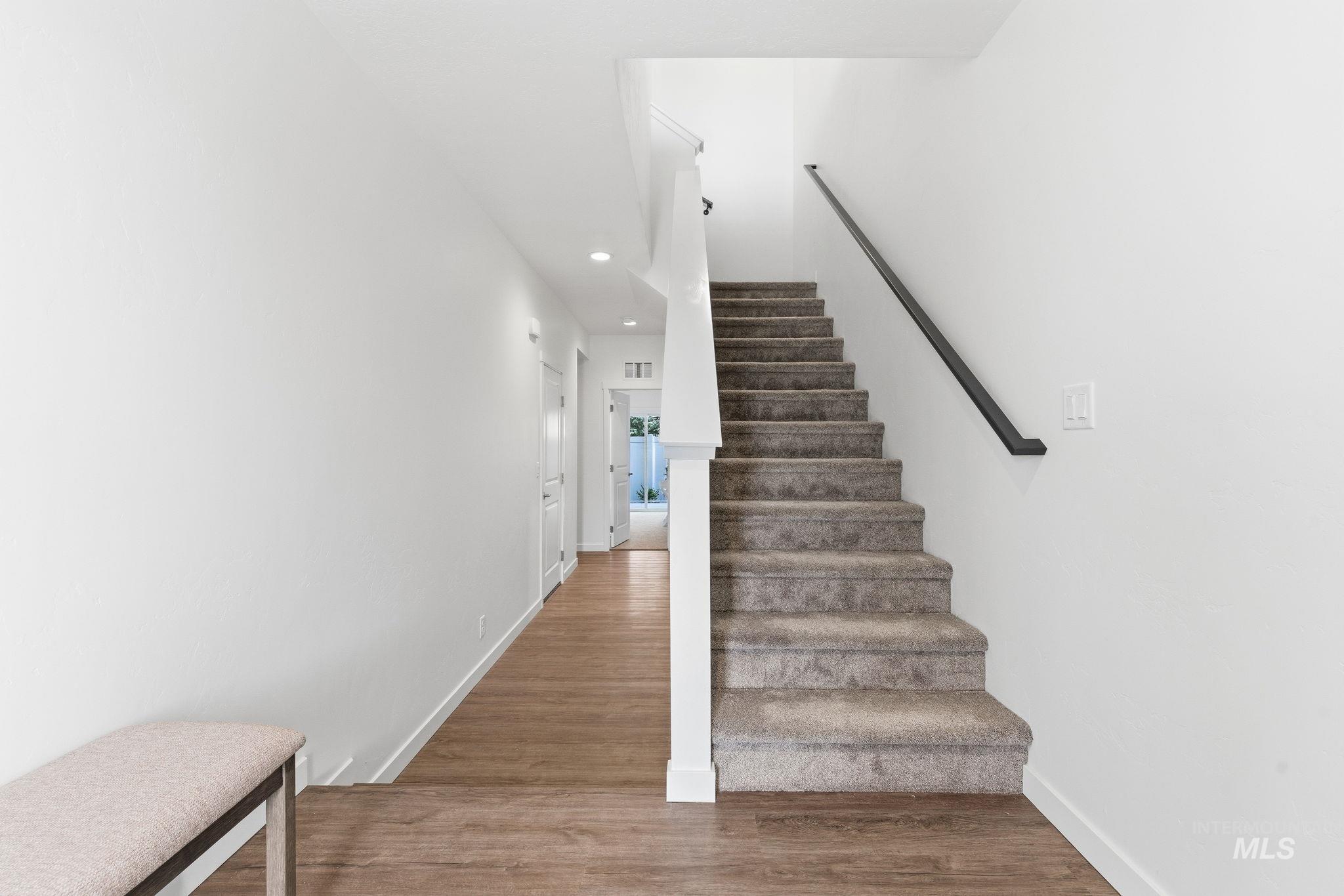 520 Diamond Ln., Emmett, Idaho 83617, 3 Bedrooms, 2.5 Bathrooms, Residential Income For Sale, Price $379,000,MLS 98982746