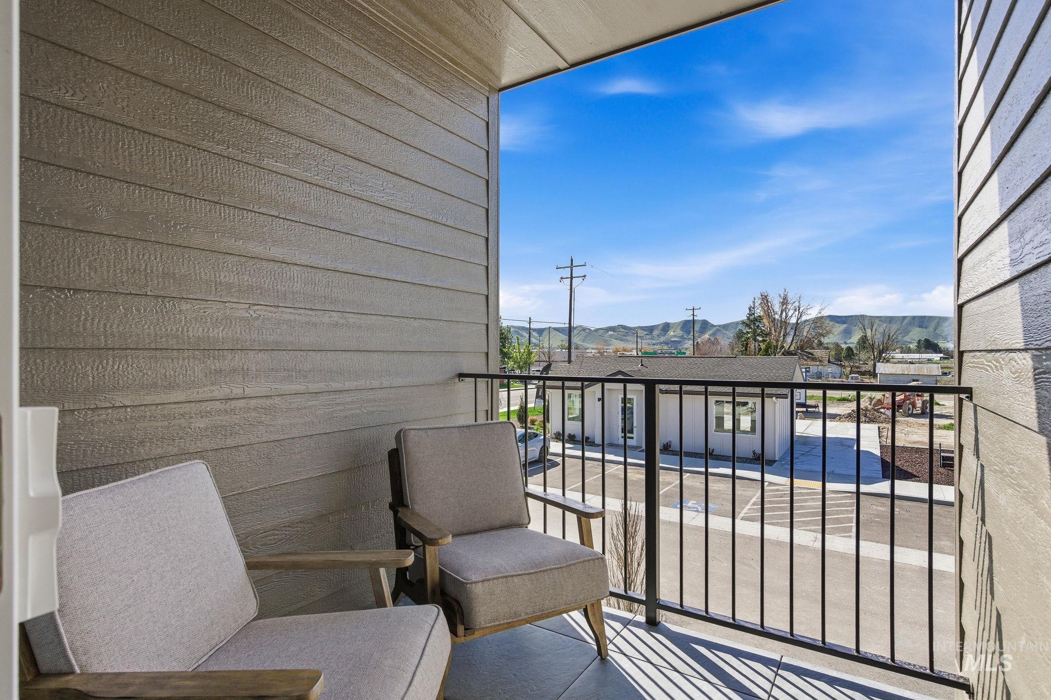 516 Diamond Ln., Emmett, Idaho 83617, 3 Bedrooms, 2.5 Bathrooms, Residential Income For Sale, Price $379,000,MLS 98982747