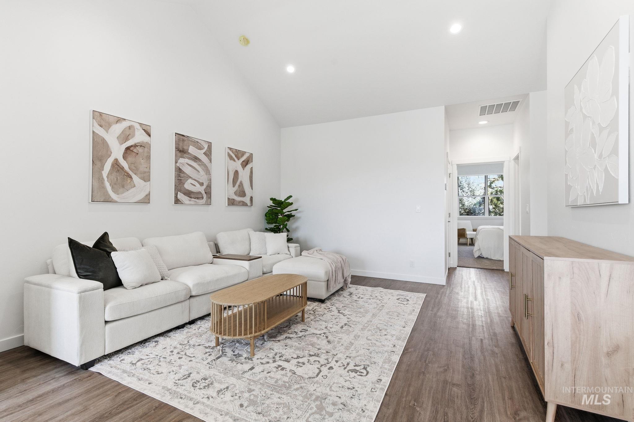 516 Diamond Ln., Emmett, Idaho 83617, 3 Bedrooms, 2.5 Bathrooms, Residential Income For Sale, Price $379,000,MLS 98982747