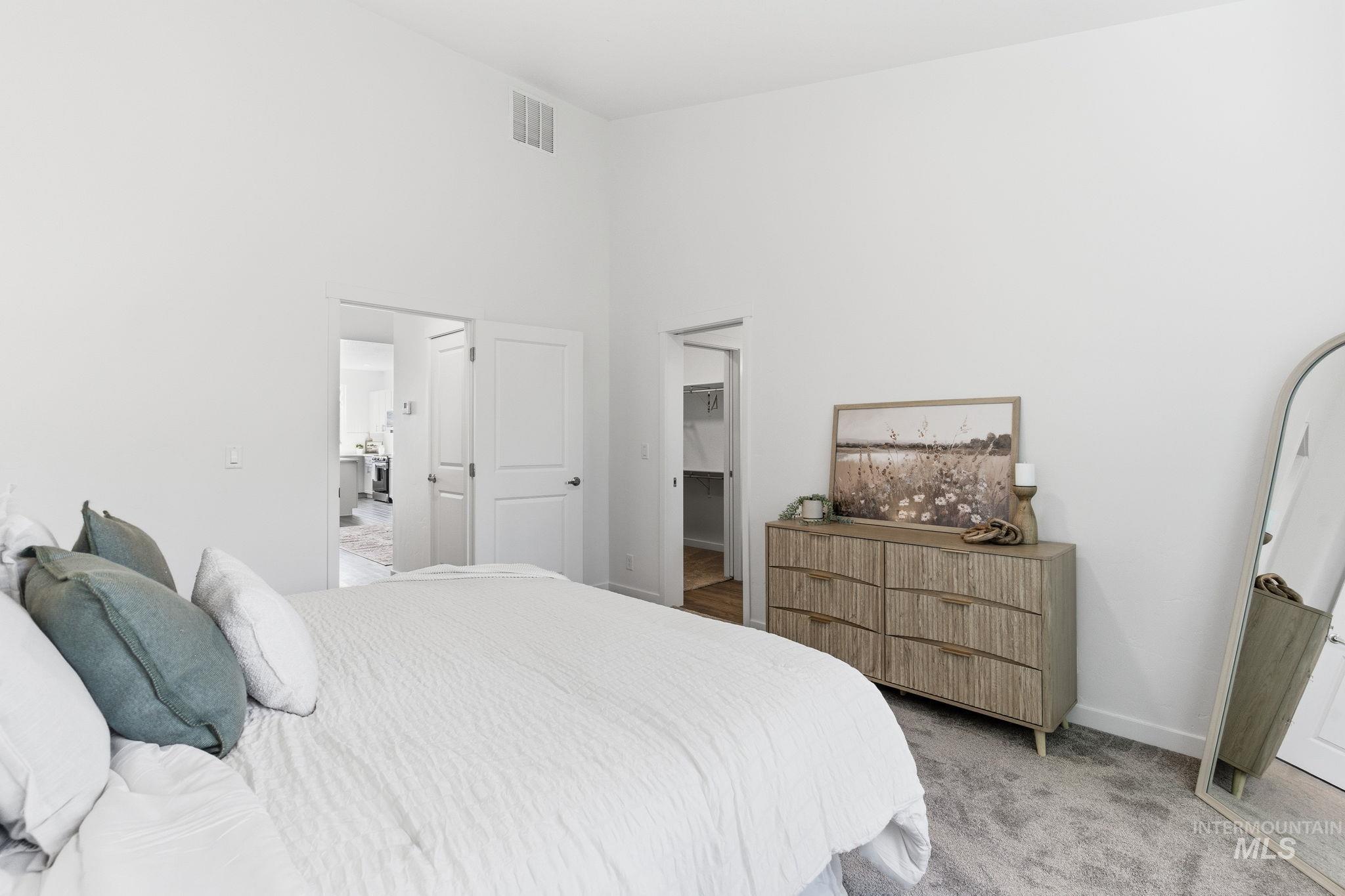 516 Diamond Ln., Emmett, Idaho 83617, 3 Bedrooms, 2.5 Bathrooms, Residential Income For Sale, Price $379,000,MLS 98982747