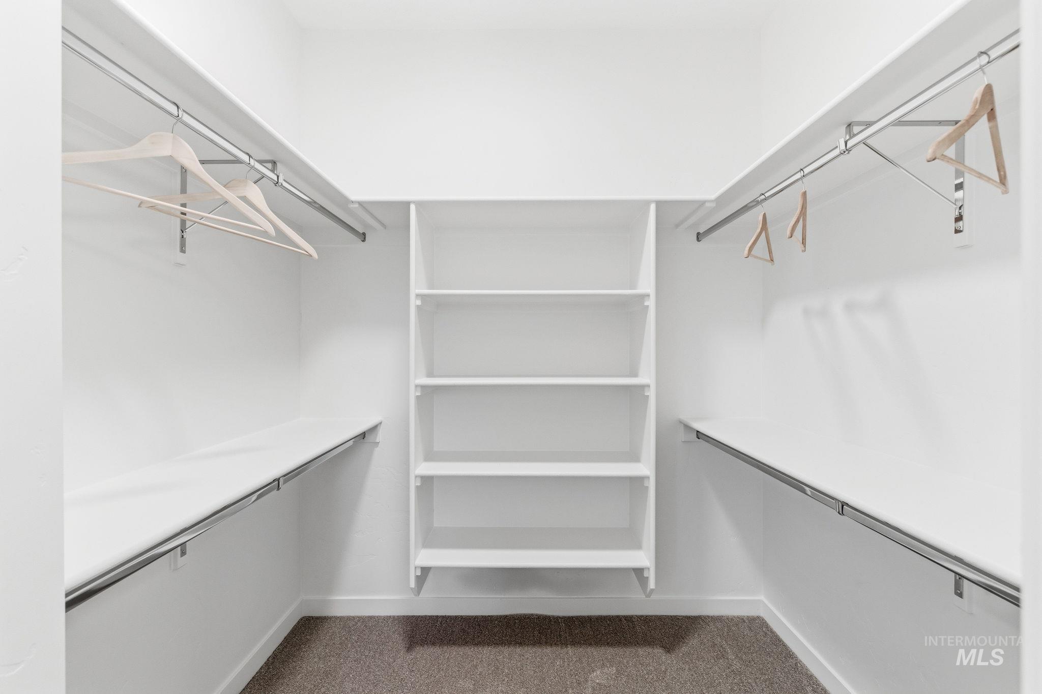 516 Diamond Ln., Emmett, Idaho 83617, 3 Bedrooms, 2.5 Bathrooms, Residential Income For Sale, Price $379,000,MLS 98982747