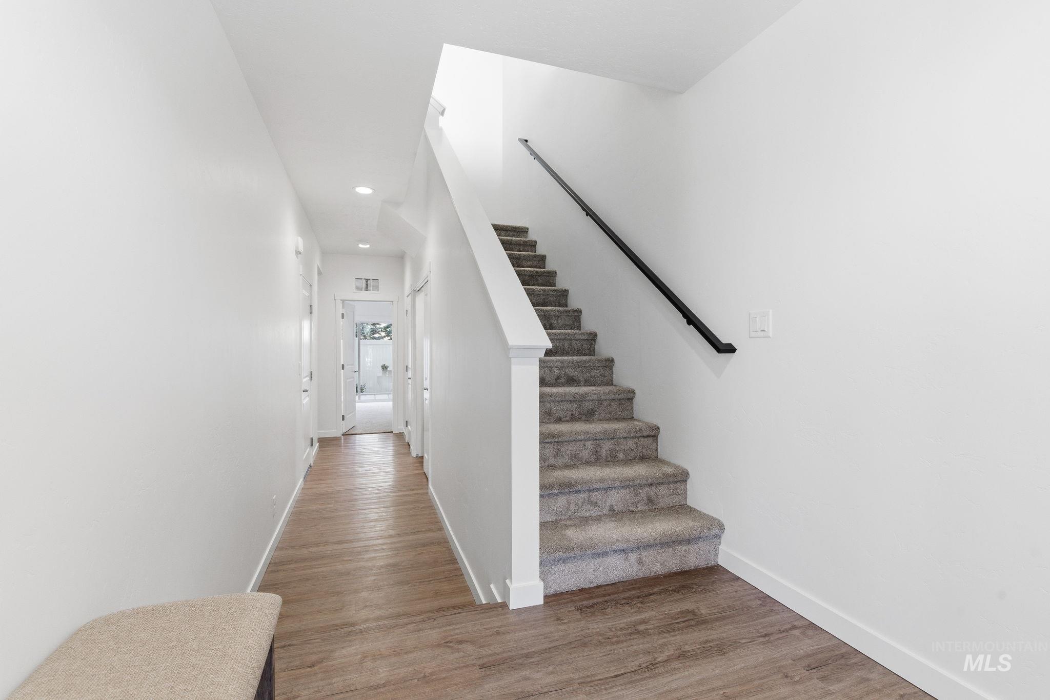 516 Diamond Ln., Emmett, Idaho 83617, 3 Bedrooms, 2.5 Bathrooms, Residential Income For Sale, Price $379,000,MLS 98982747