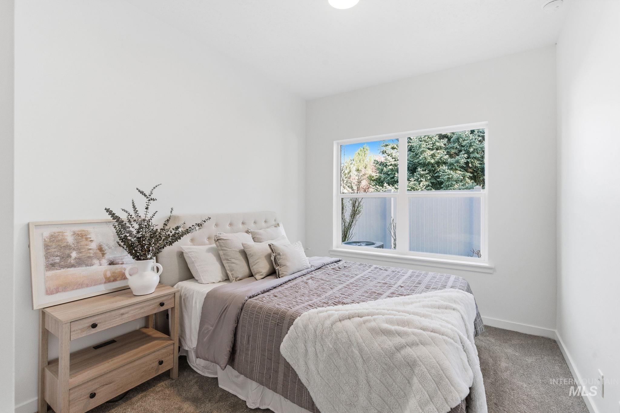 516 Diamond Ln., Emmett, Idaho 83617, 3 Bedrooms, 2.5 Bathrooms, Residential Income For Sale, Price $379,000,MLS 98982747