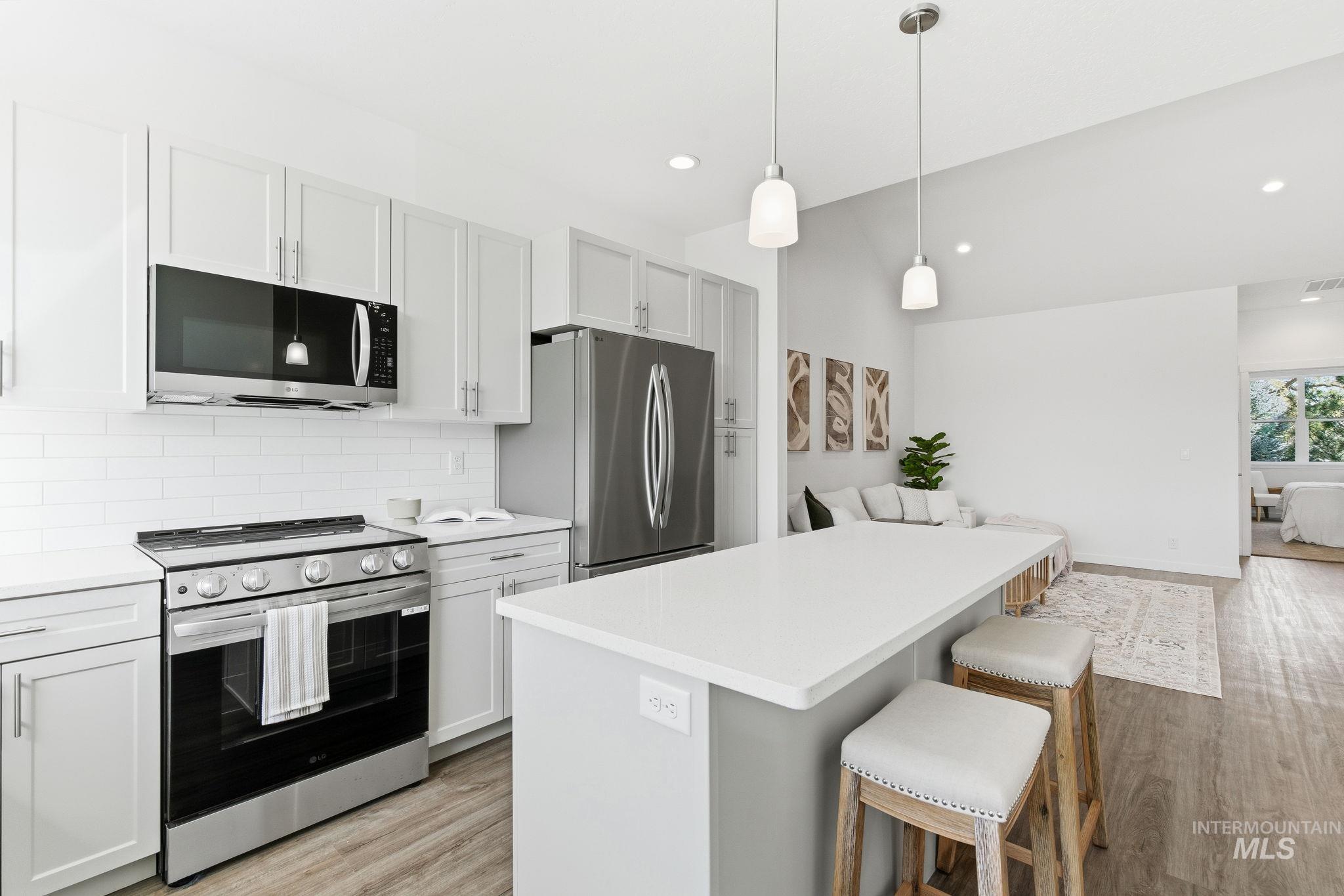 516 Diamond Ln., Emmett, Idaho 83617, 3 Bedrooms, 2.5 Bathrooms, Residential Income For Sale, Price $379,000,MLS 98982747