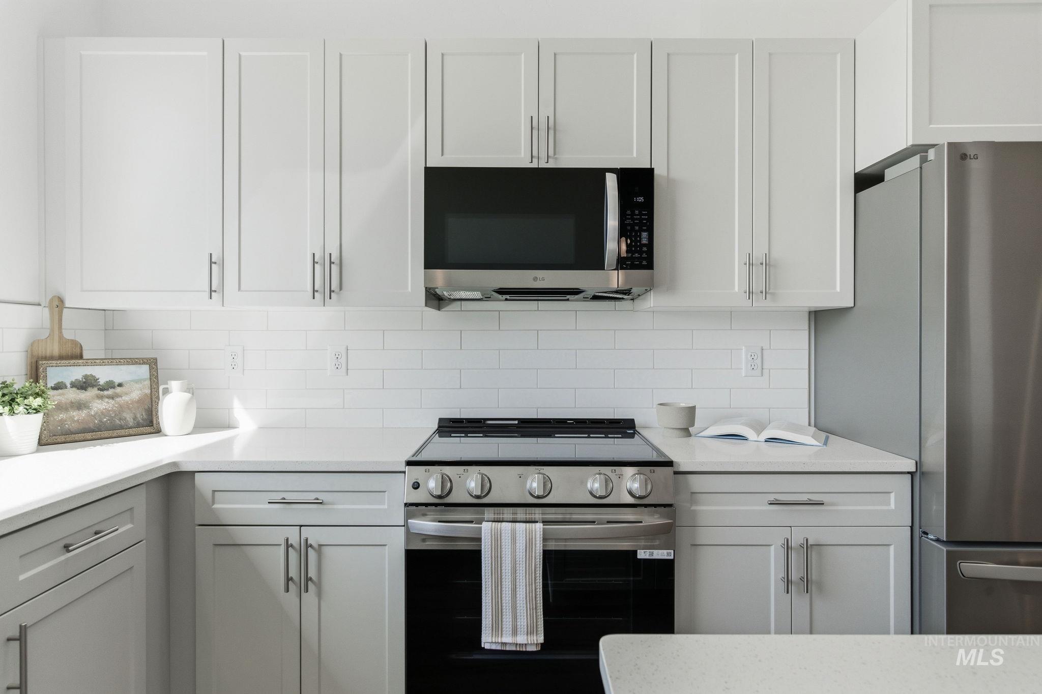 516 Diamond Ln., Emmett, Idaho 83617, 3 Bedrooms, 2.5 Bathrooms, Residential Income For Sale, Price $379,000,MLS 98982747