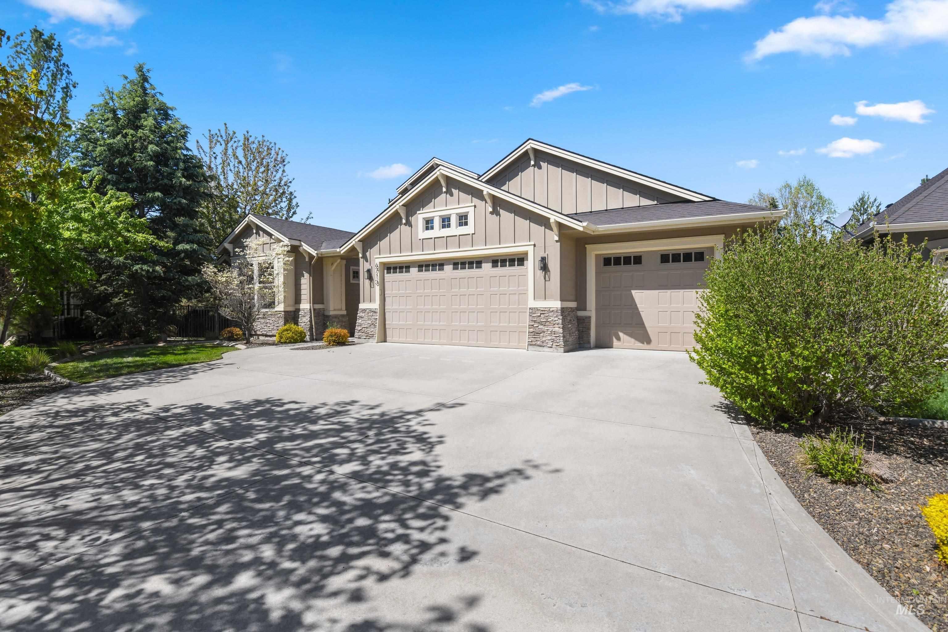 6713 N Moon Drummer Way, Meridian, Idaho 83646, 3 Bedrooms, 3 Bathrooms, Residential For Sale, Price $939,900,MLS 98982752