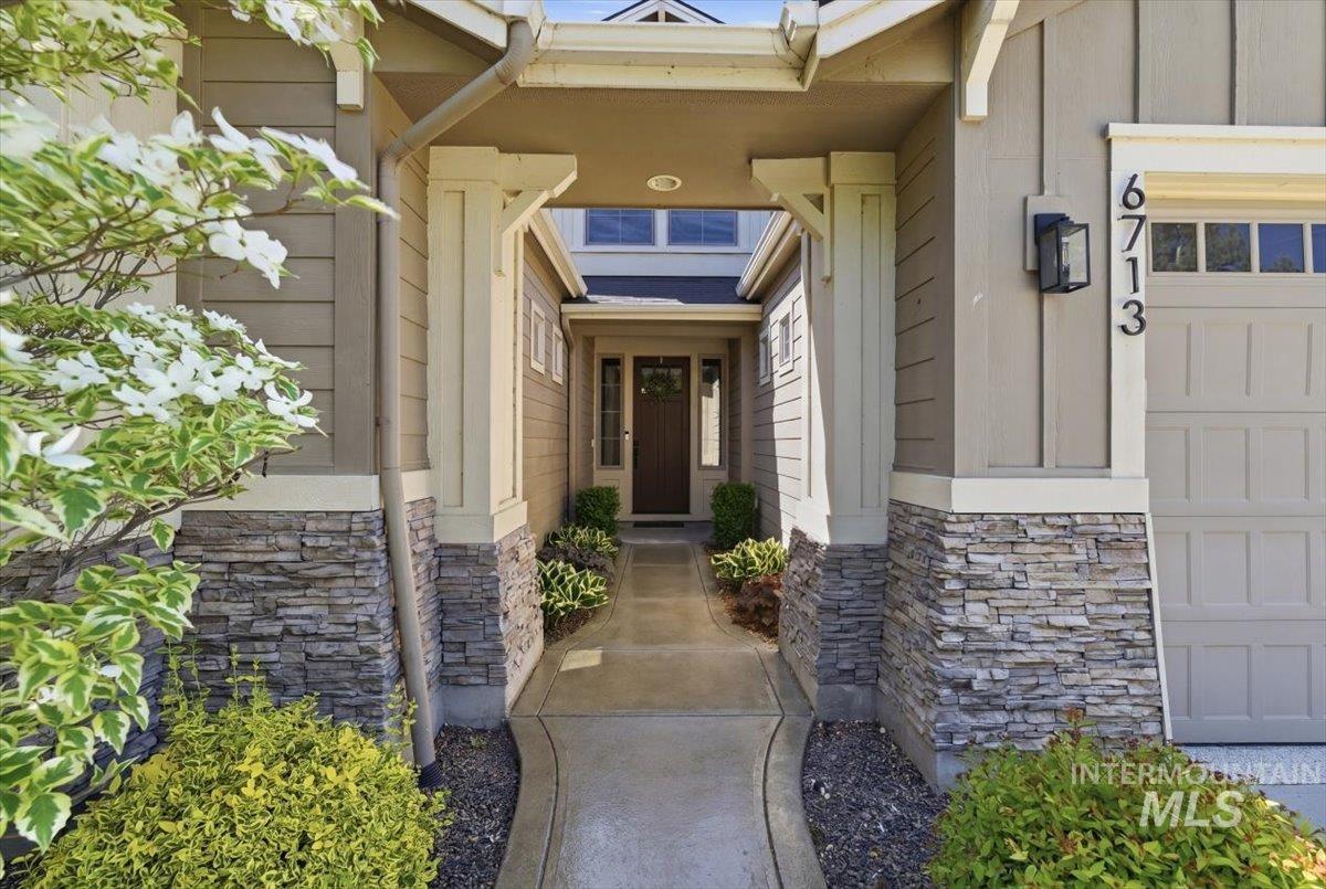 6713 N Moon Drummer Way, Meridian, Idaho 83646, 3 Bedrooms, 4 Bathrooms, Residential For Sale, Price $939,900, 98982752