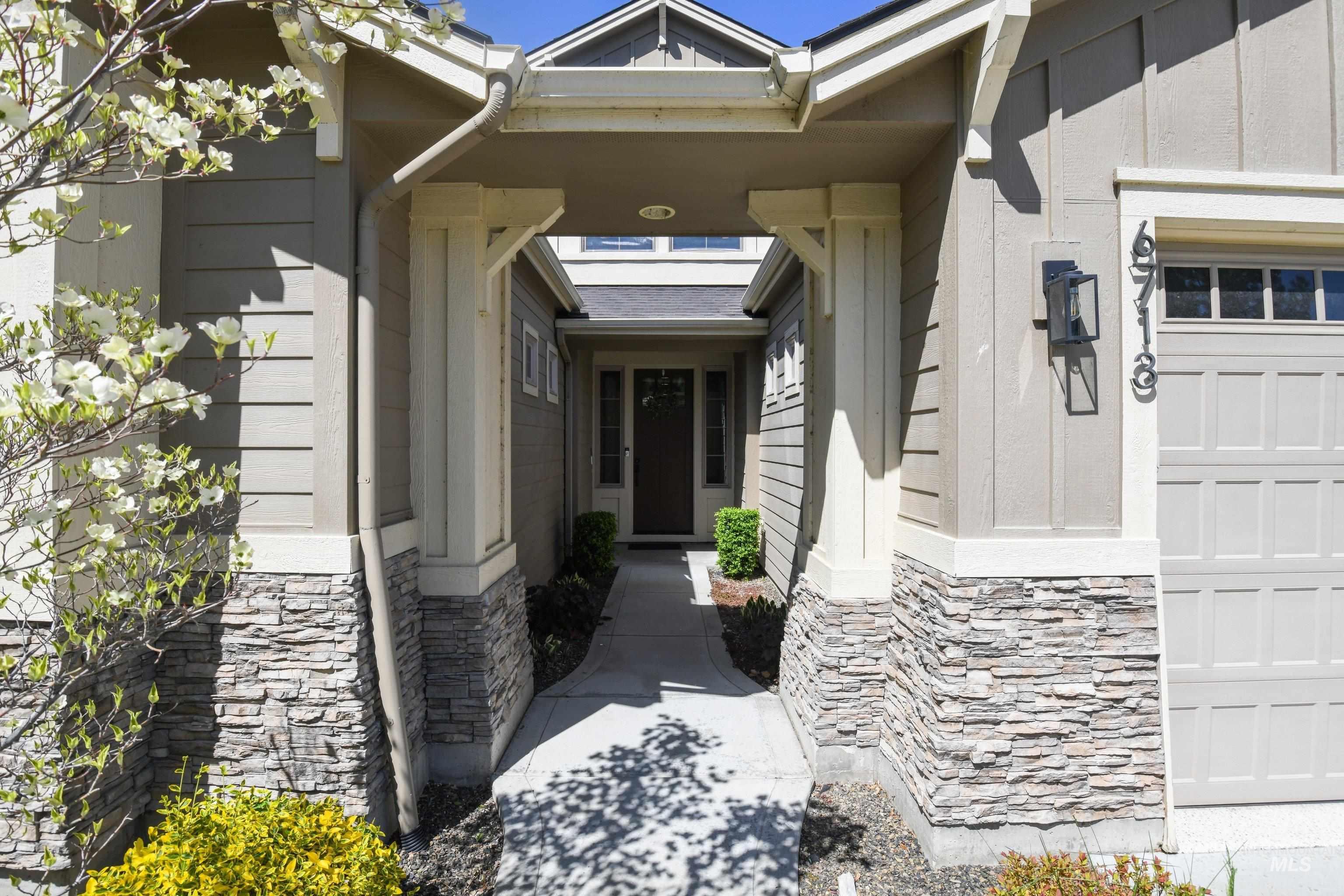 6713 N Moon Drummer Way, Meridian, Idaho 83646, 3 Bedrooms, 3 Bathrooms, Residential For Sale, Price $939,900,MLS 98982752