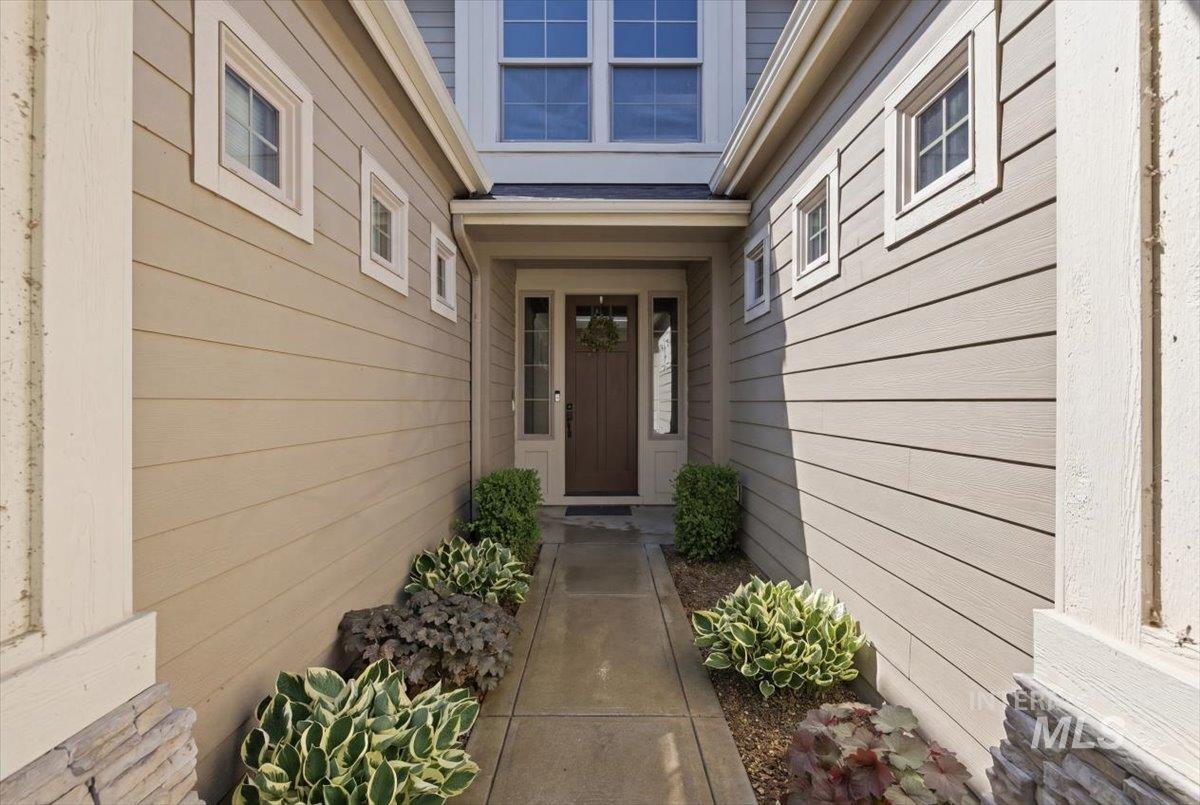6713 N Moon Drummer Way, Meridian, Idaho 83646, 3 Bedrooms, 4 Bathrooms, Residential For Sale, Price $939,900, 98982752