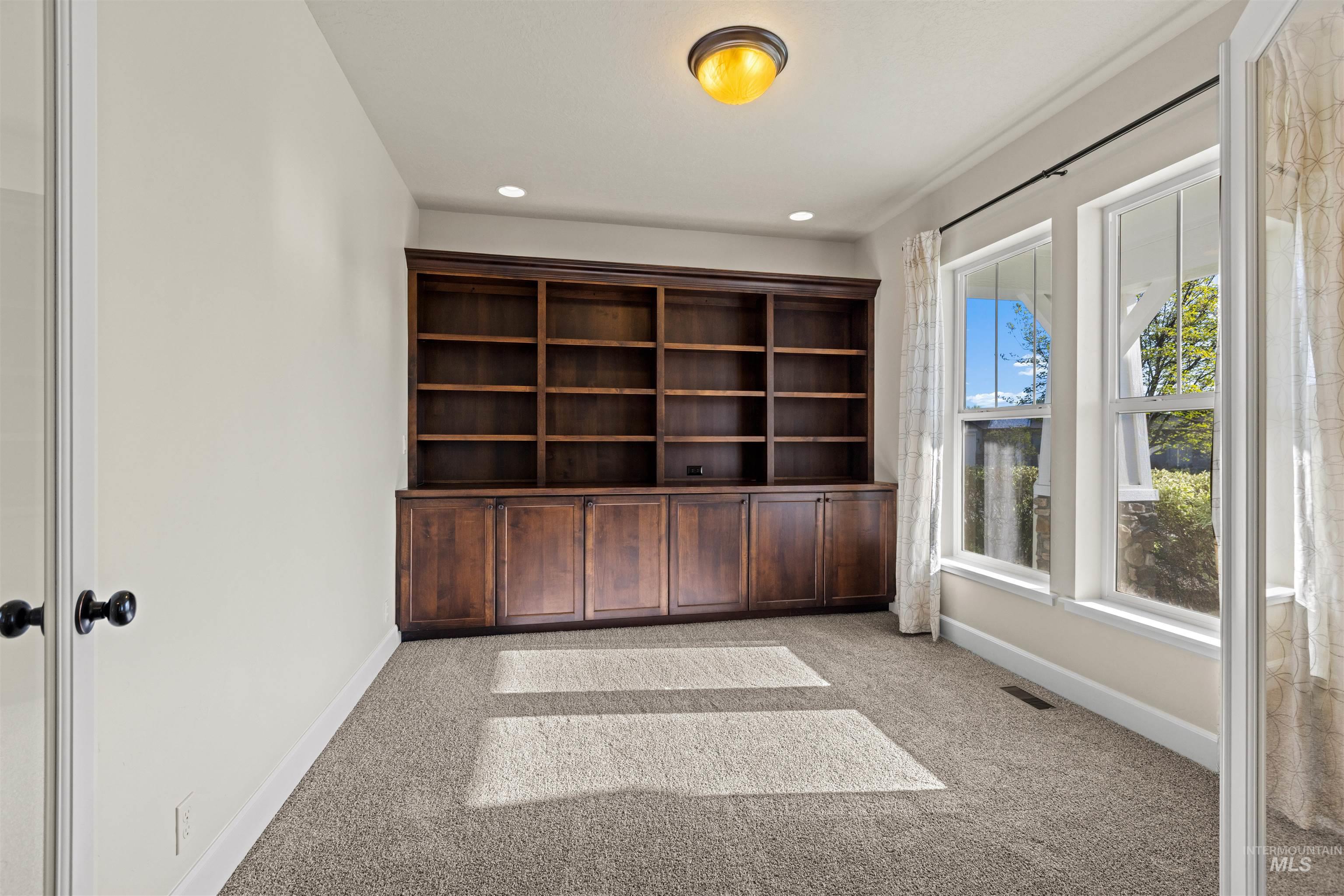 3389 S Lyford Ave, Meridian, Idaho 83642, 6 Bedrooms, 3.5 Bathrooms, Residential For Sale, Price $949,900, 98982753