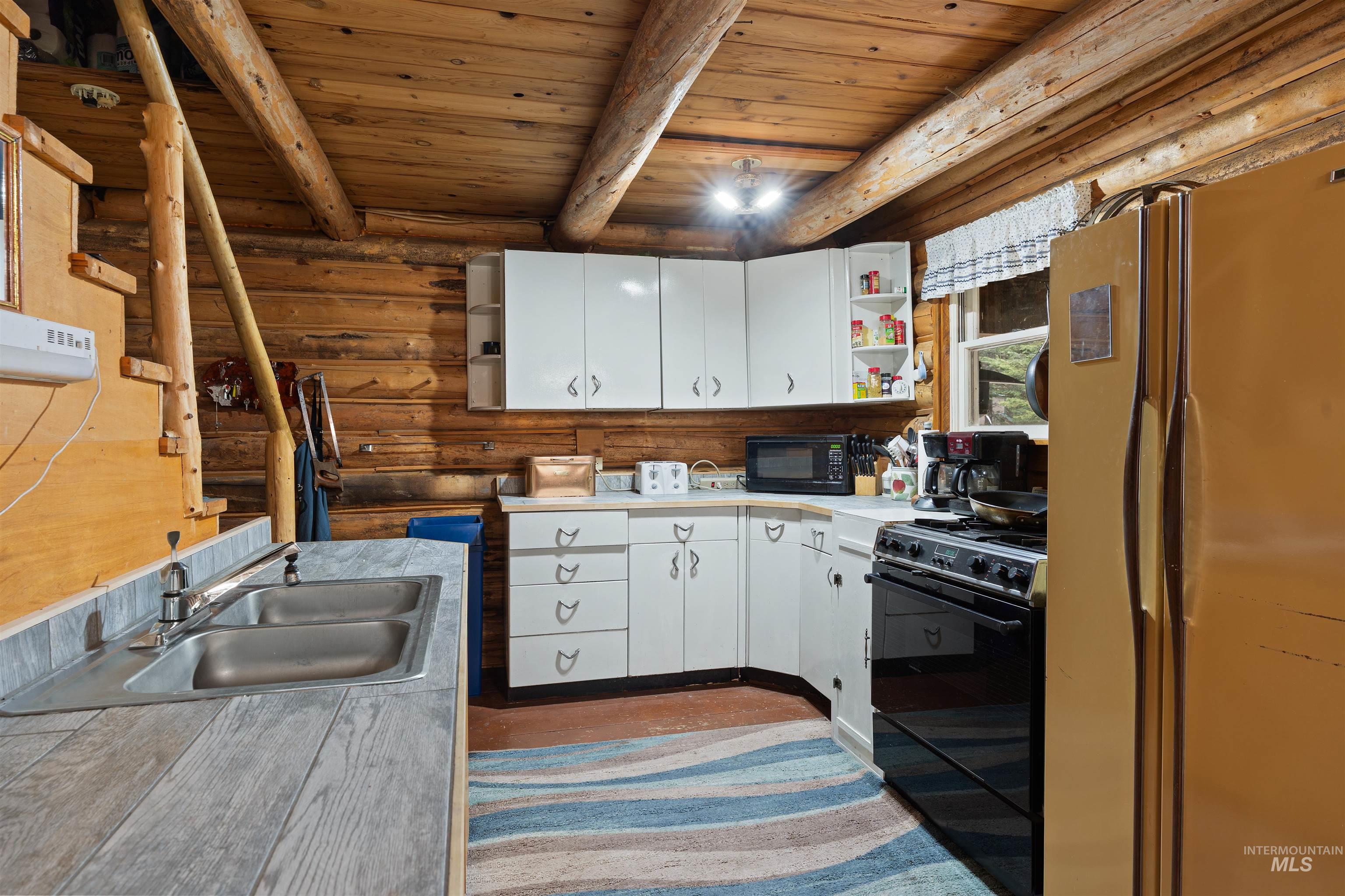 3695 W Mountain Rd, Anatone, Washington 99401, 5 Bedrooms, 1 Bathroom, Residential For Sale, Price $319,000,MLS 98982756