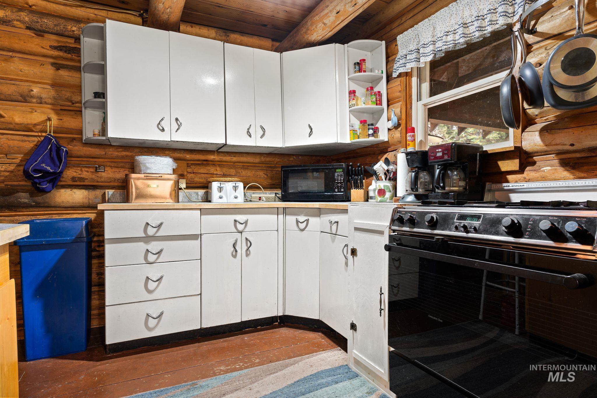 3695 W Mountain Rd, Anatone, Washington 99401, 5 Bedrooms, 1 Bathroom, Residential For Sale, Price $319,000,MLS 98982756