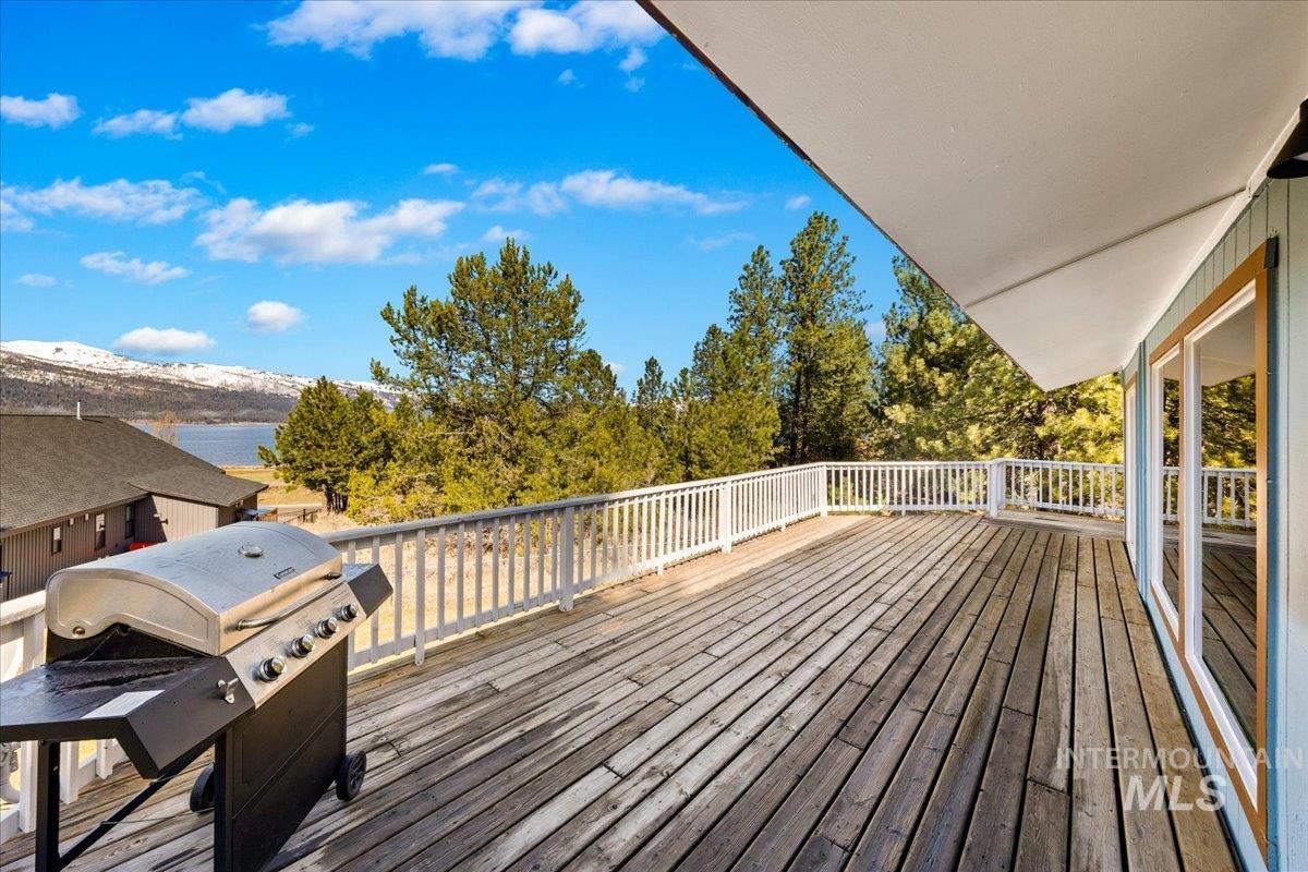 115 Par Drive, Cascade, Idaho 83611, 4 Bedrooms, 3 Bathrooms, Residential For Sale, Price $749,900,MLS 98982760