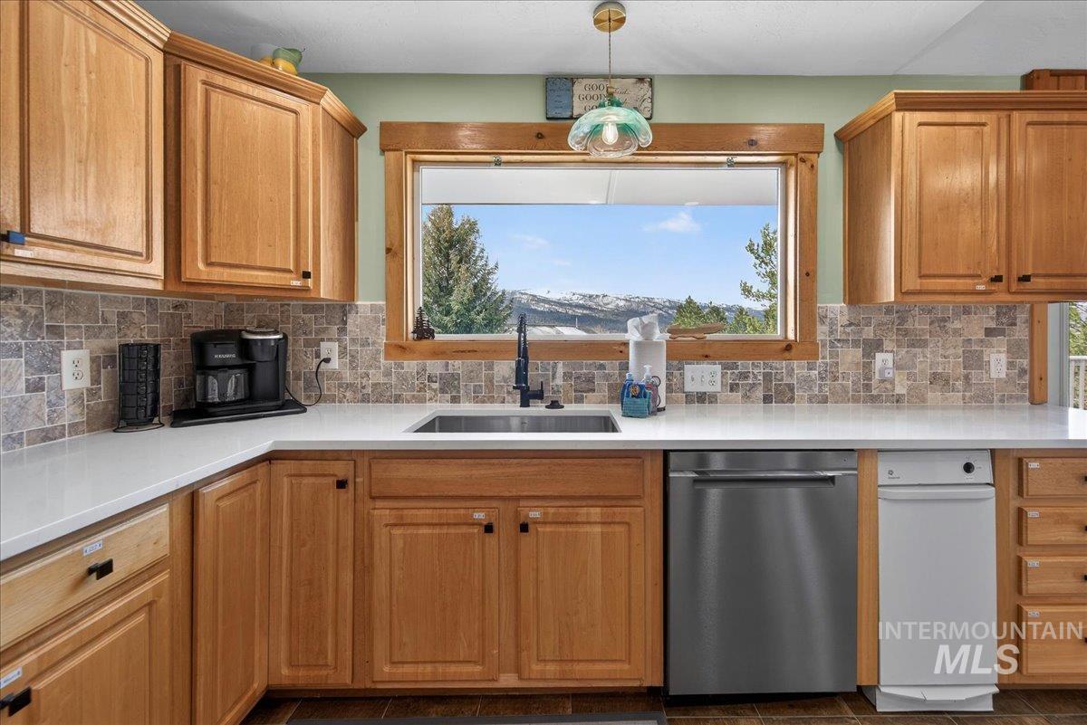 115 Par Drive, Cascade, Idaho 83611, 4 Bedrooms, 3 Bathrooms, Residential For Sale, Price $749,900,MLS 98982760