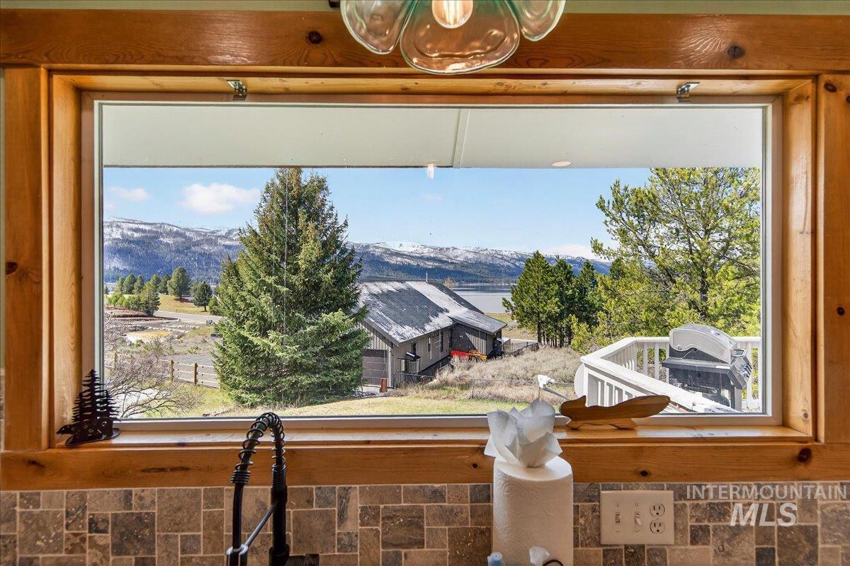 115 Par Drive, Cascade, Idaho 83611, 4 Bedrooms, 3 Bathrooms, Residential For Sale, Price $749,900,MLS 98982760