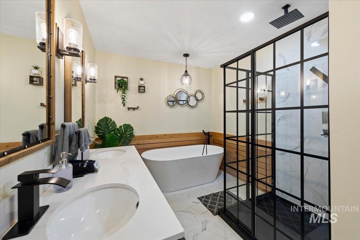 115 Par Drive, Cascade, Idaho 83611, 4 Bedrooms, 3 Bathrooms, Residential For Sale, Price $749,900,MLS 98982760