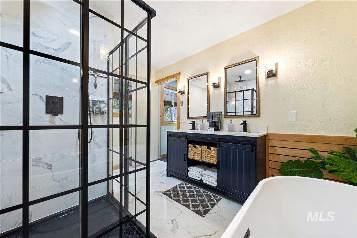 115 Par Drive, Cascade, Idaho 83611, 4 Bedrooms, 3 Bathrooms, Residential For Sale, Price $749,900,MLS 98982760