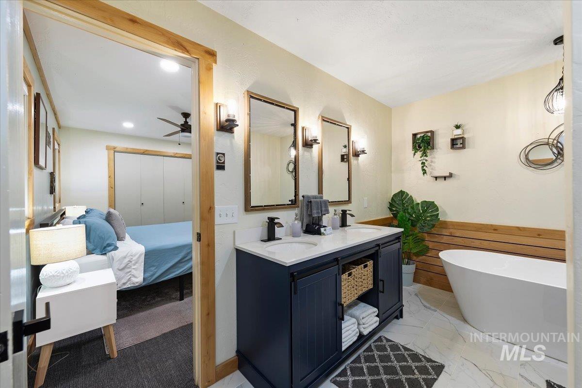 115 Par Drive, Cascade, Idaho 83611, 4 Bedrooms, 3 Bathrooms, Residential For Sale, Price $749,900,MLS 98982760