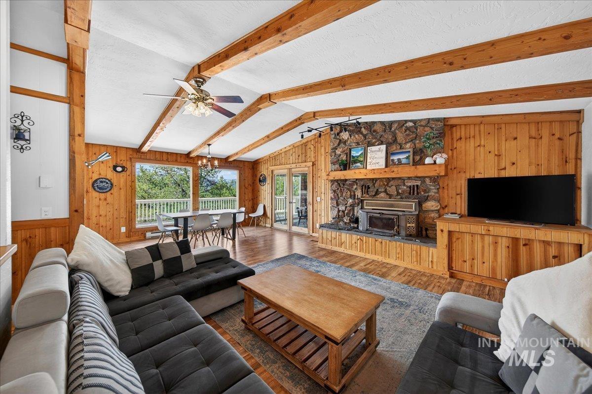 115 Par Drive, Cascade, Idaho 83611, 4 Bedrooms, 3 Bathrooms, Residential For Sale, Price $749,900,MLS 98982760