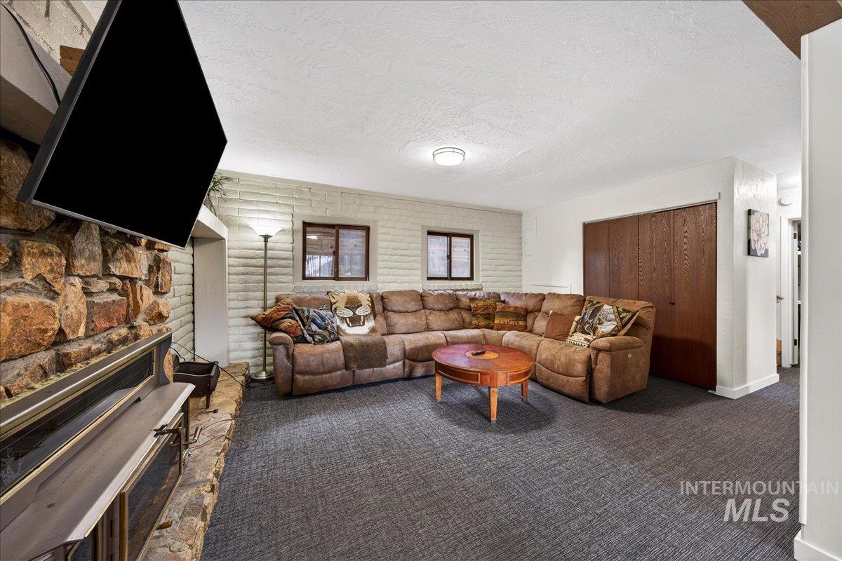 115 Par Drive, Cascade, Idaho 83611, 4 Bedrooms, 3 Bathrooms, Residential For Sale, Price $749,900,MLS 98982760