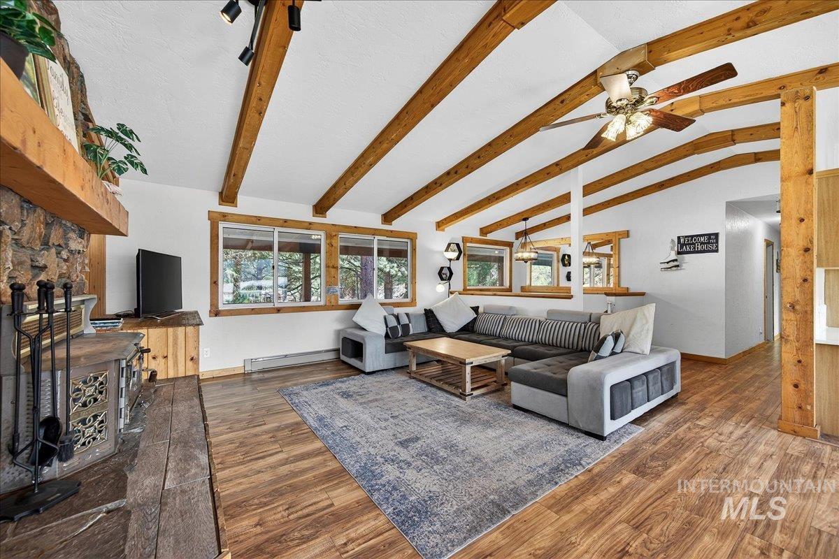 115 Par Drive, Cascade, Idaho 83611, 4 Bedrooms, 3 Bathrooms, Residential For Sale, Price $749,900,MLS 98982760