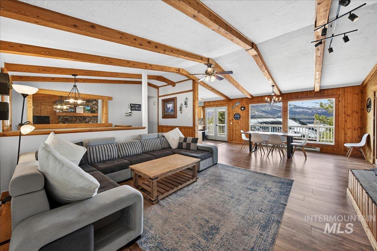 115 Par Drive, Cascade, Idaho 83611, 4 Bedrooms, 3 Bathrooms, Residential For Sale, Price $749,900,MLS 98982760