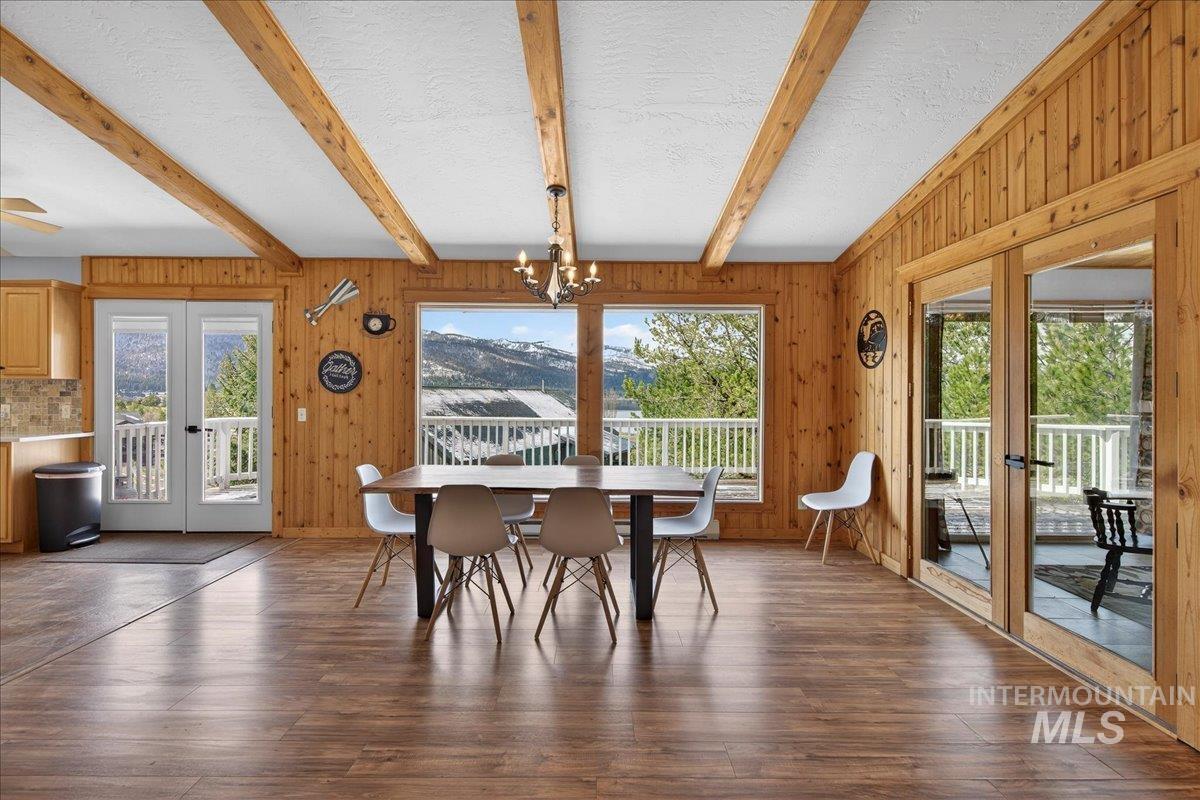 115 Par Drive, Cascade, Idaho 83611, 4 Bedrooms, 3 Bathrooms, Residential For Sale, Price $749,900,MLS 98982760