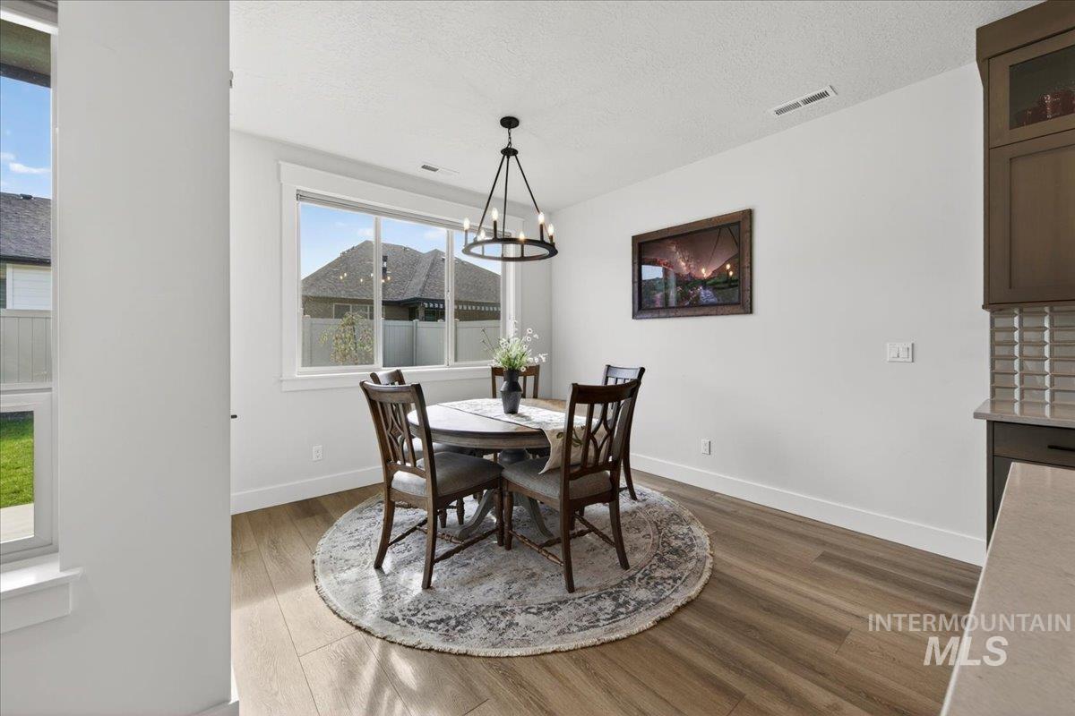 146 N Huntsman Ln, Eagle, Idaho 83616, 3 Bedrooms, 2 Bathrooms, Residential For Sale, Price $649,800, 98982768