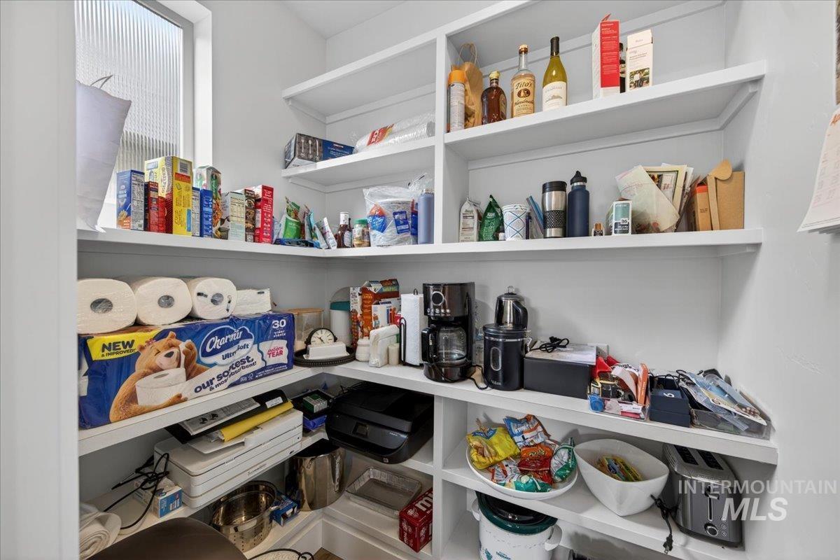 146 N Huntsman Ln, Eagle, Idaho 83616, 3 Bedrooms, 2 Bathrooms, Residential For Sale, Price $649,800, 98982768