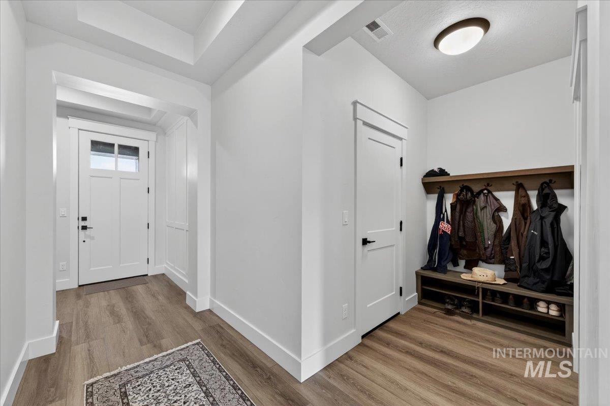 146 N Huntsman Ln, Eagle, Idaho 83616, 3 Bedrooms, 2 Bathrooms, Residential For Sale, Price $649,800, 98982768