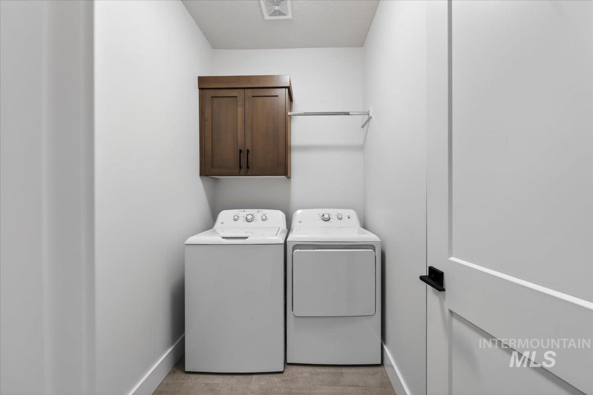 146 N Huntsman Ln, Eagle, Idaho 83616, 3 Bedrooms, 2 Bathrooms, Residential For Sale, Price $649,800, 98982768