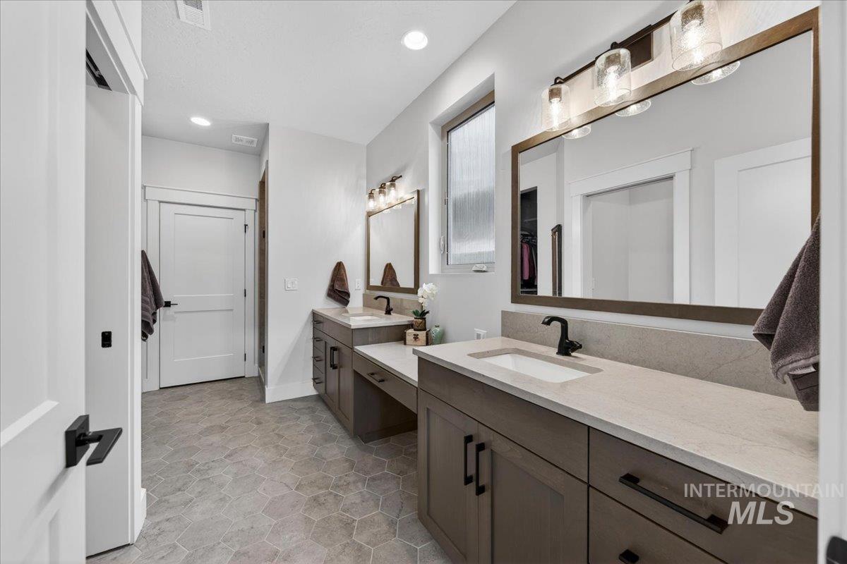 146 N Huntsman Ln, Eagle, Idaho 83616, 3 Bedrooms, 2 Bathrooms, Residential For Sale, Price $649,800, 98982768