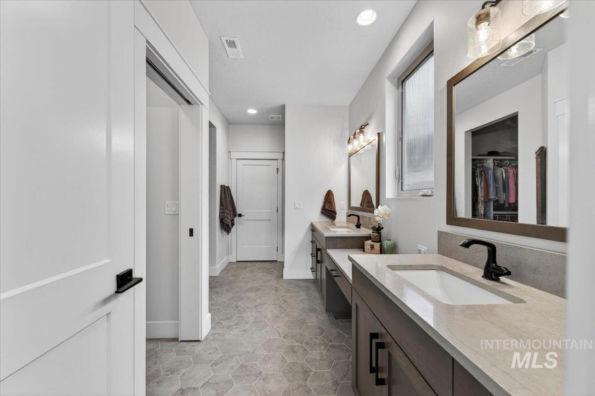 146 N Huntsman Ln, Eagle, Idaho 83616, 3 Bedrooms, 2 Bathrooms, Residential For Sale, Price $649,800, 98982768