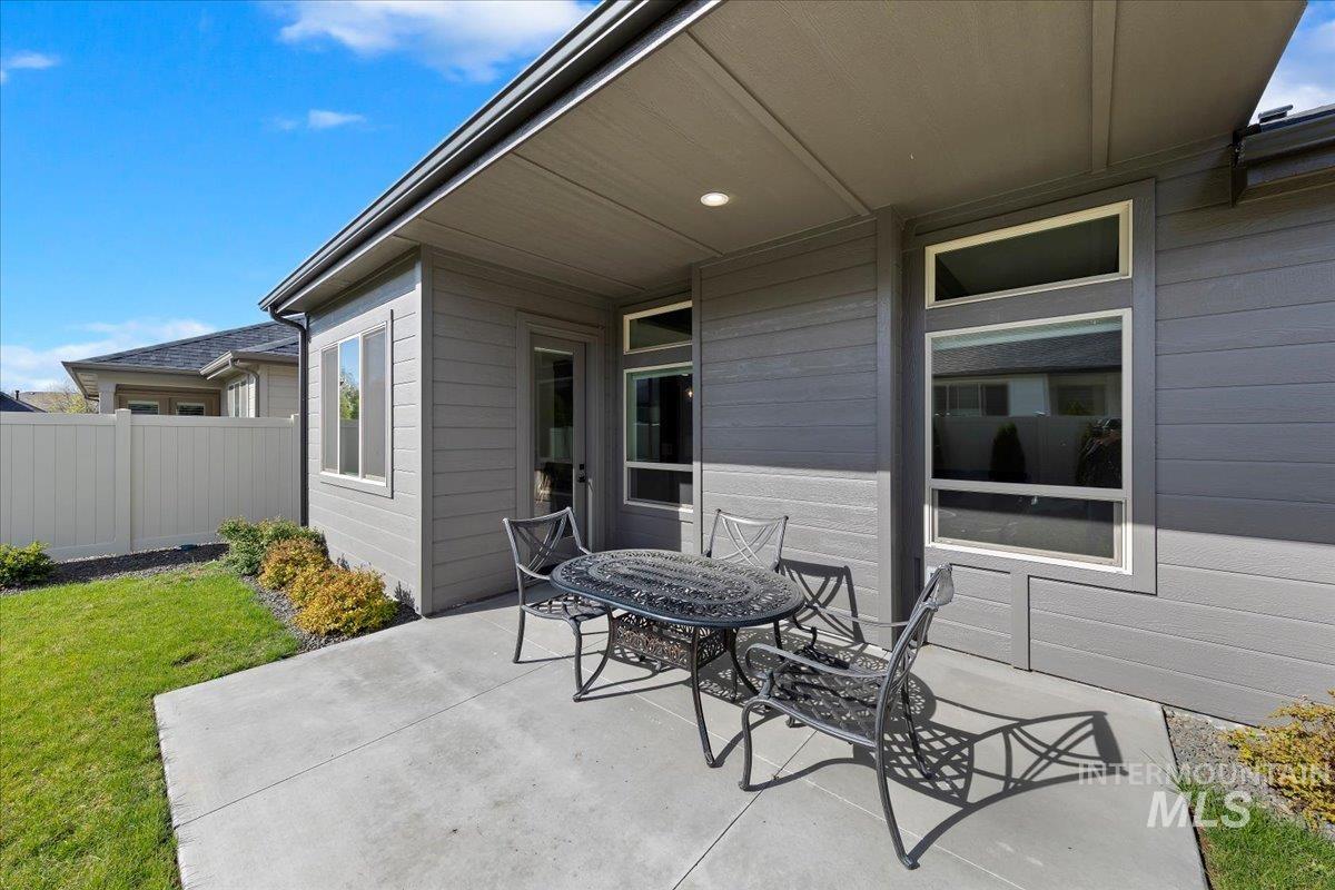 146 N Huntsman Ln, Eagle, Idaho 83616, 3 Bedrooms, 2 Bathrooms, Residential For Sale, Price $649,800,MLS 98982768