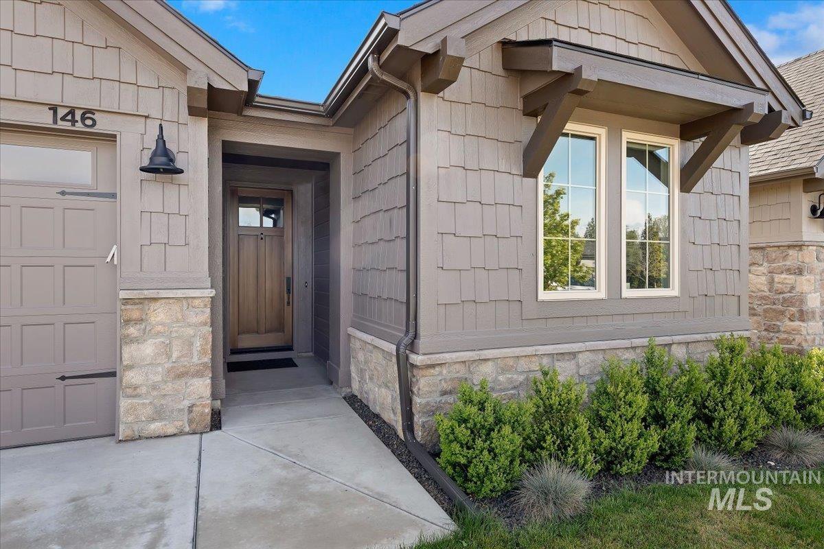 146 N Huntsman Ln, Eagle, Idaho 83616, 3 Bedrooms, 2 Bathrooms, Residential For Sale, Price $649,800, 98982768