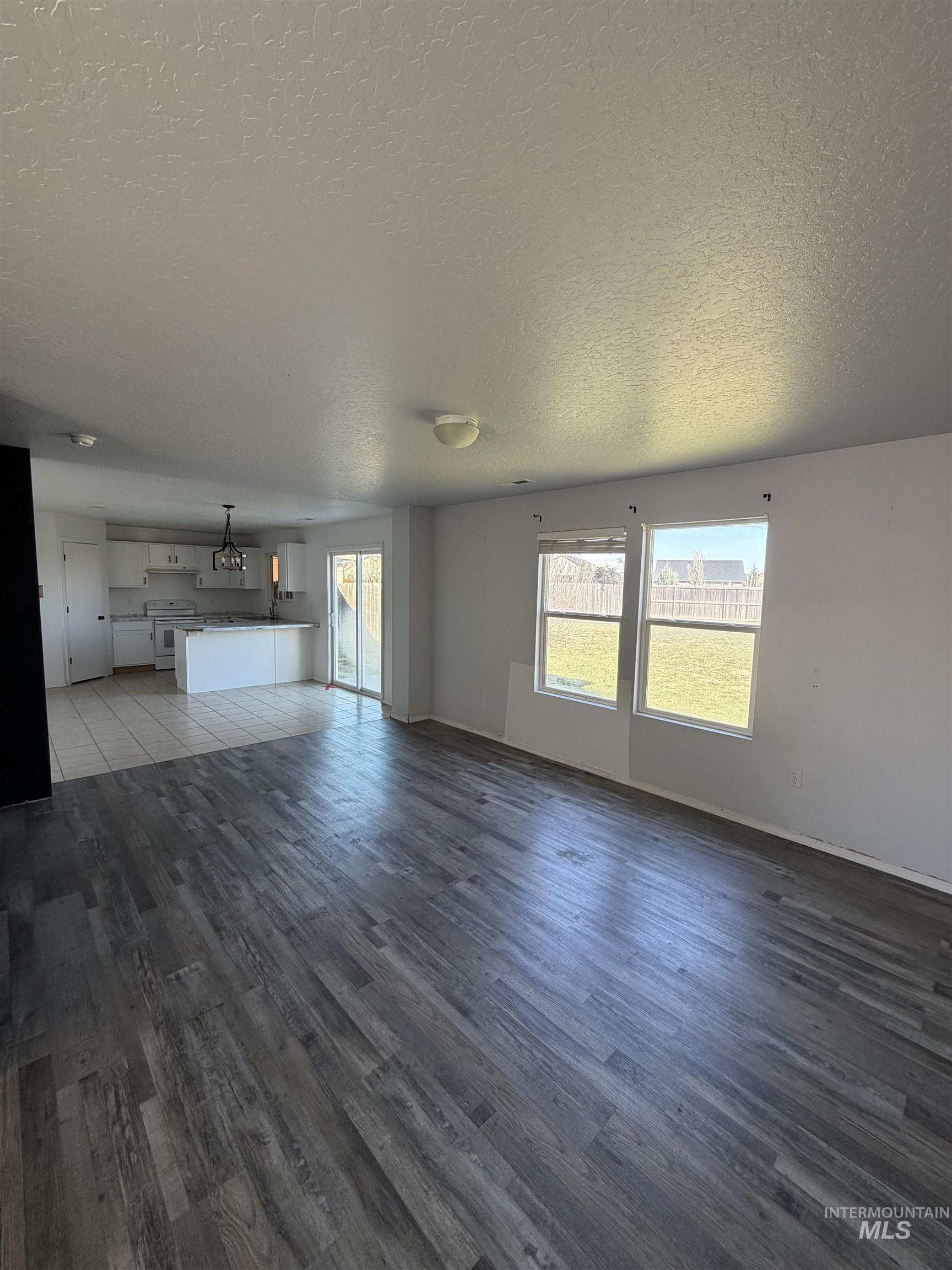 205 Middlepark Way, Caldwell, Idaho 83605, 3 Bedrooms, 2.5 Bathrooms, Residential For Sale, Price $330,000, 98982770