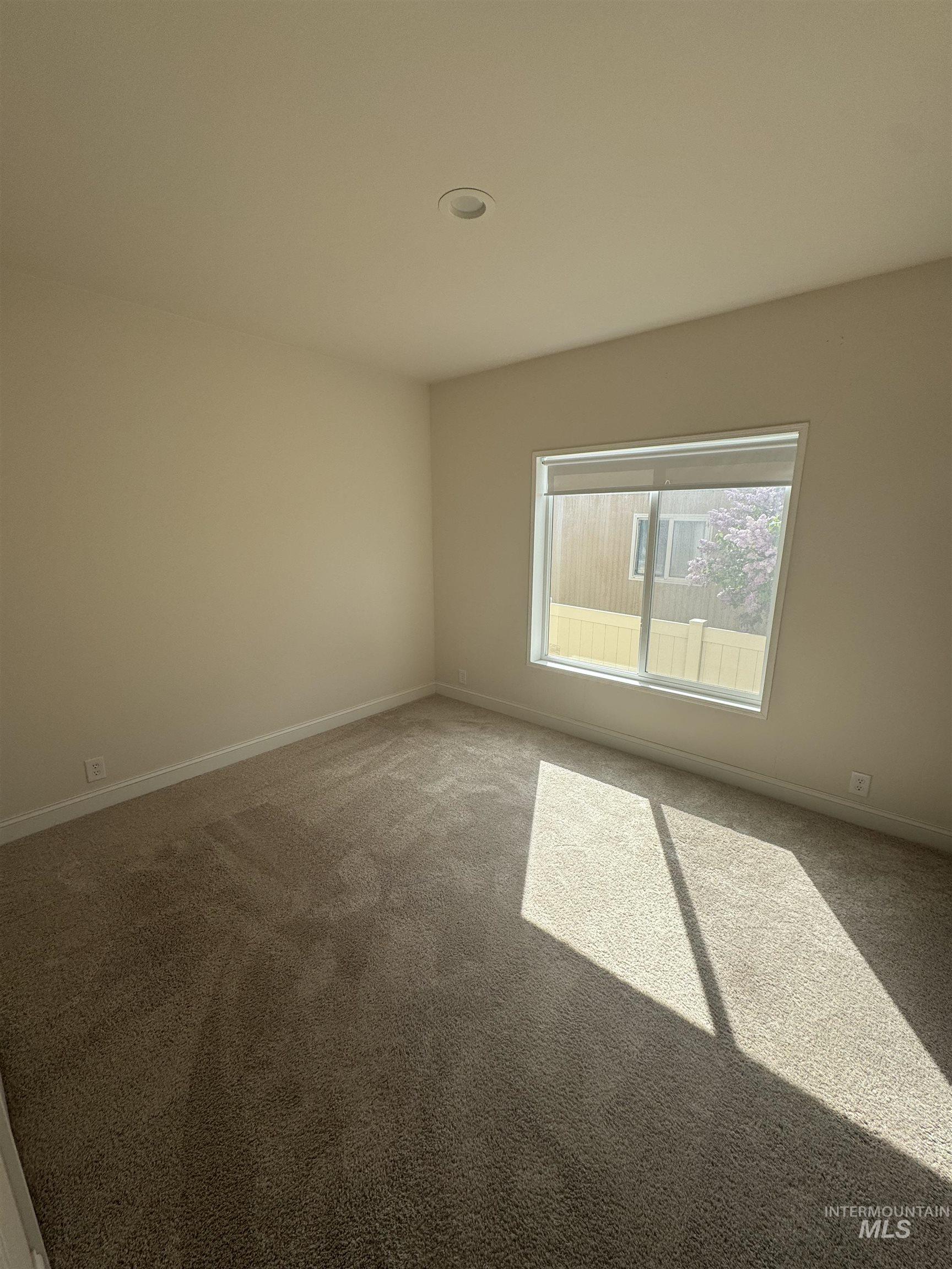 8227 Blue Rim Lane, Boise, Idaho 83716, 3 Bedrooms, 2 Bathrooms, Residential For Sale, Price $193,000,MLS 98982771