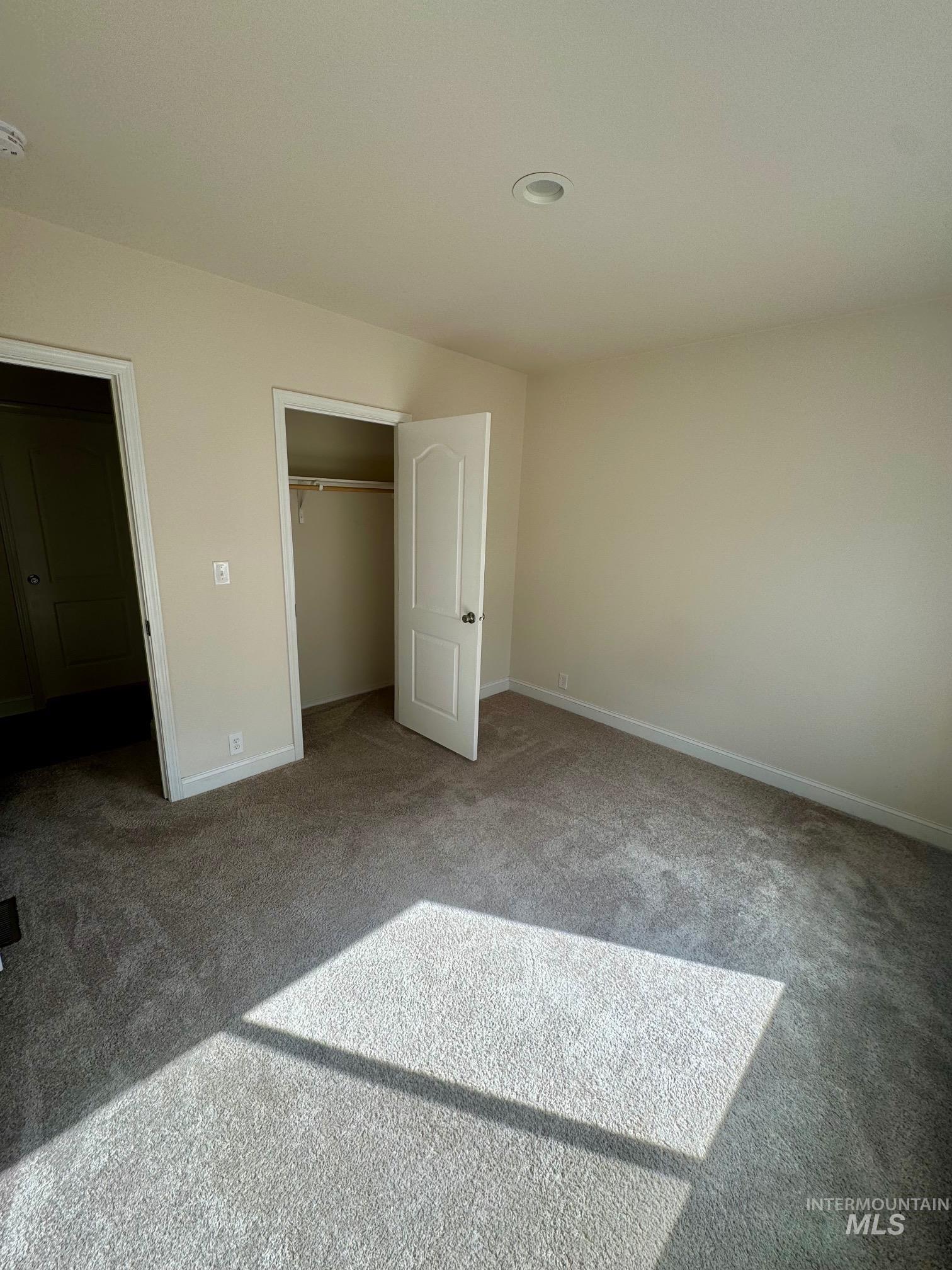 8227 Blue Rim Lane, Boise, Idaho 83716, 3 Bedrooms, 2 Bathrooms, Residential For Sale, Price $193,000,MLS 98982771