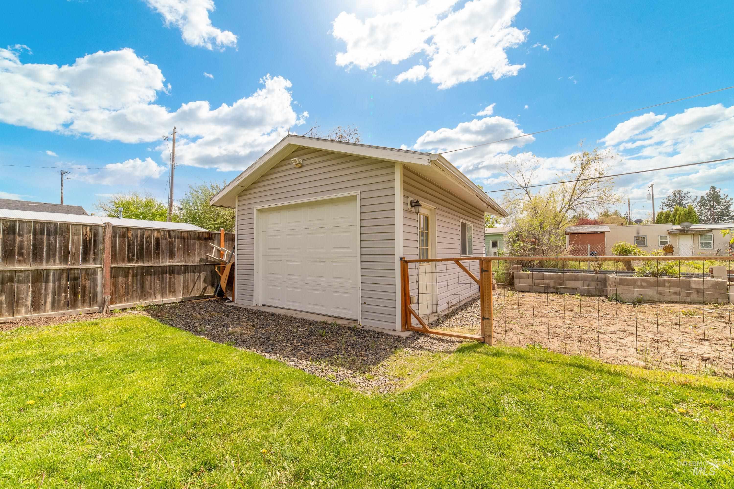 2223 W Spaulding St, Boise, Idaho 83705, 4 Bedrooms, 2 Bathrooms, Residential For Sale, Price $525,000, 98982776