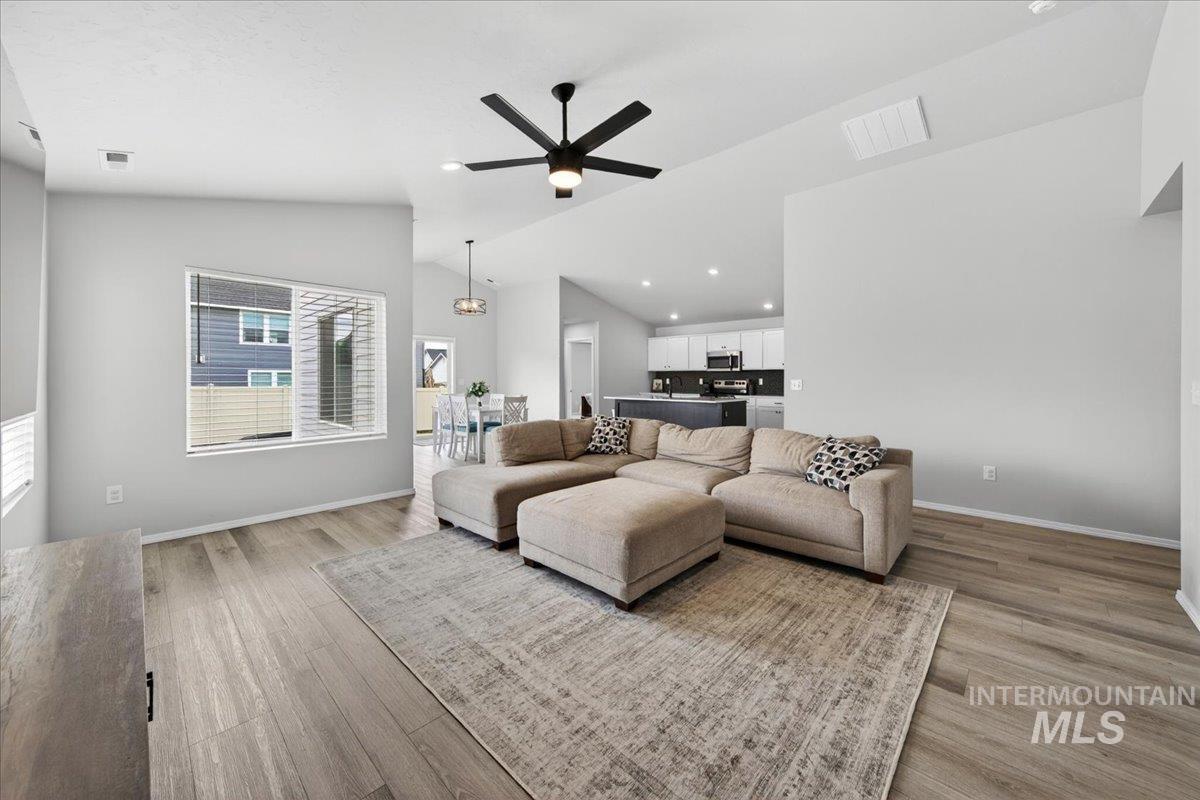 9185 W Candytuft, Nampa, Idaho 83687, 4 Bedrooms, 2 Bathrooms, Residential For Sale, Price $479,900, 98982789