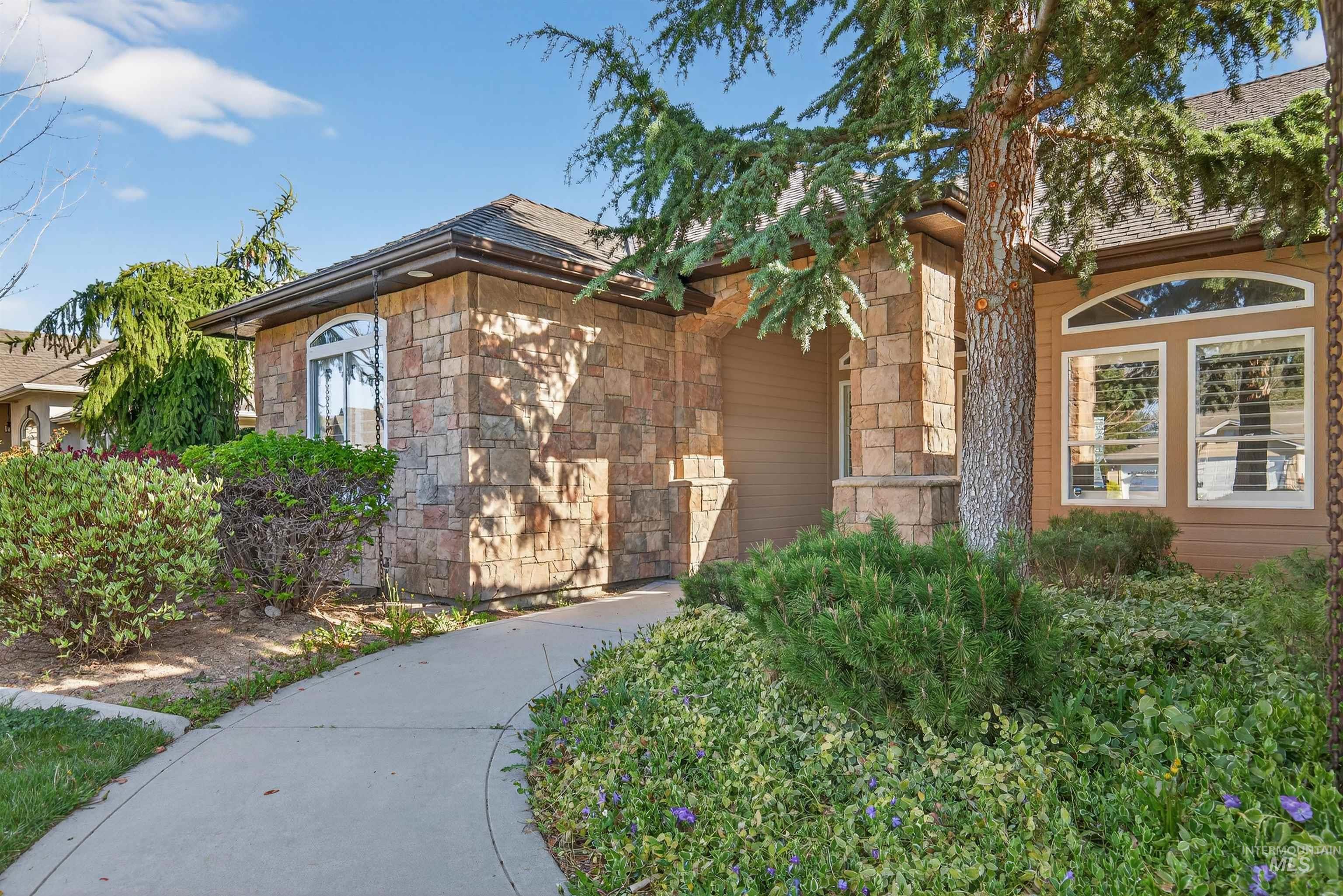 2606 N Waggle Place, Meridian, Idaho 83646, 4 Bedrooms, 3 Bathrooms, Residential For Sale, Price $895,000, 98982790