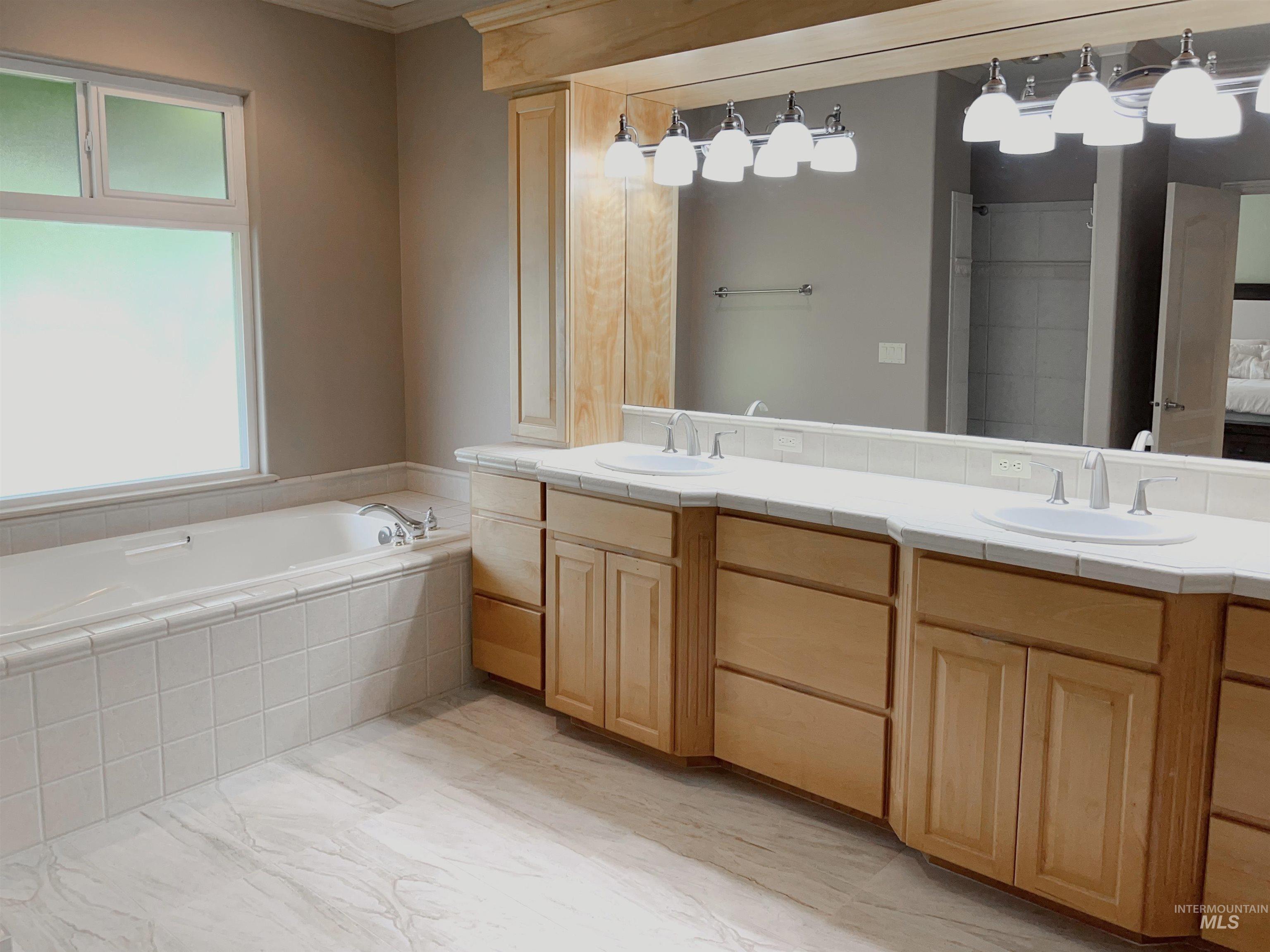 2606 N Waggle Place, Meridian, Idaho 83646, 4 Bedrooms, 3 Bathrooms, Residential For Sale, Price $748,000,MLS 98982790