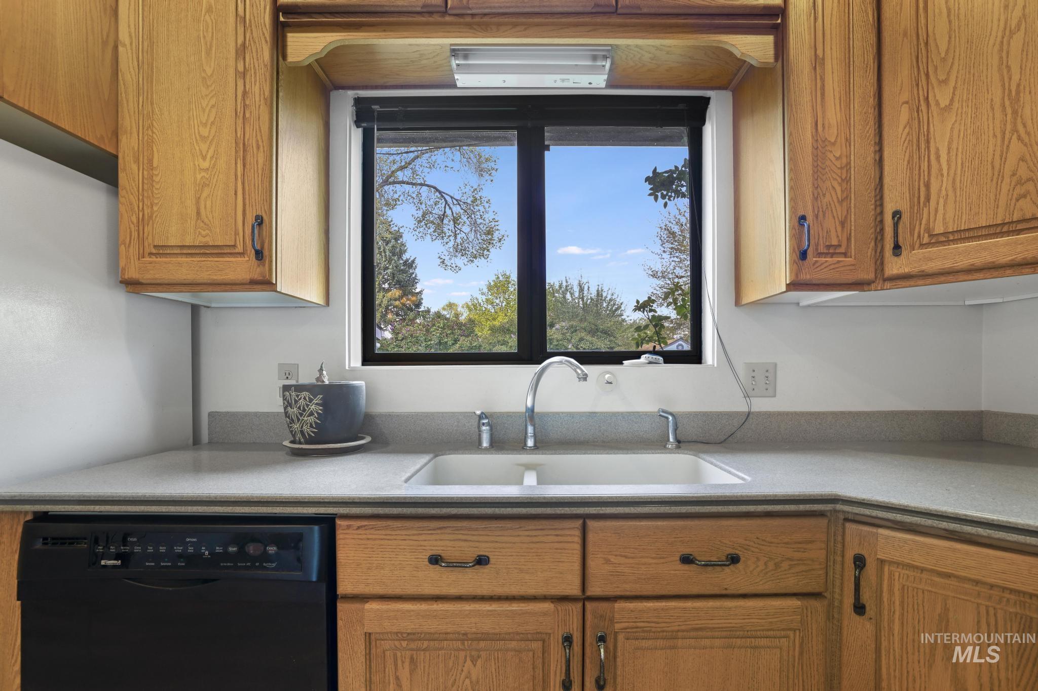 837 Capri Drive, Twin Falls, Idaho 83301, 5 Bedrooms, 3 Bathrooms, Residential For Sale, Price $380,000, 98982791