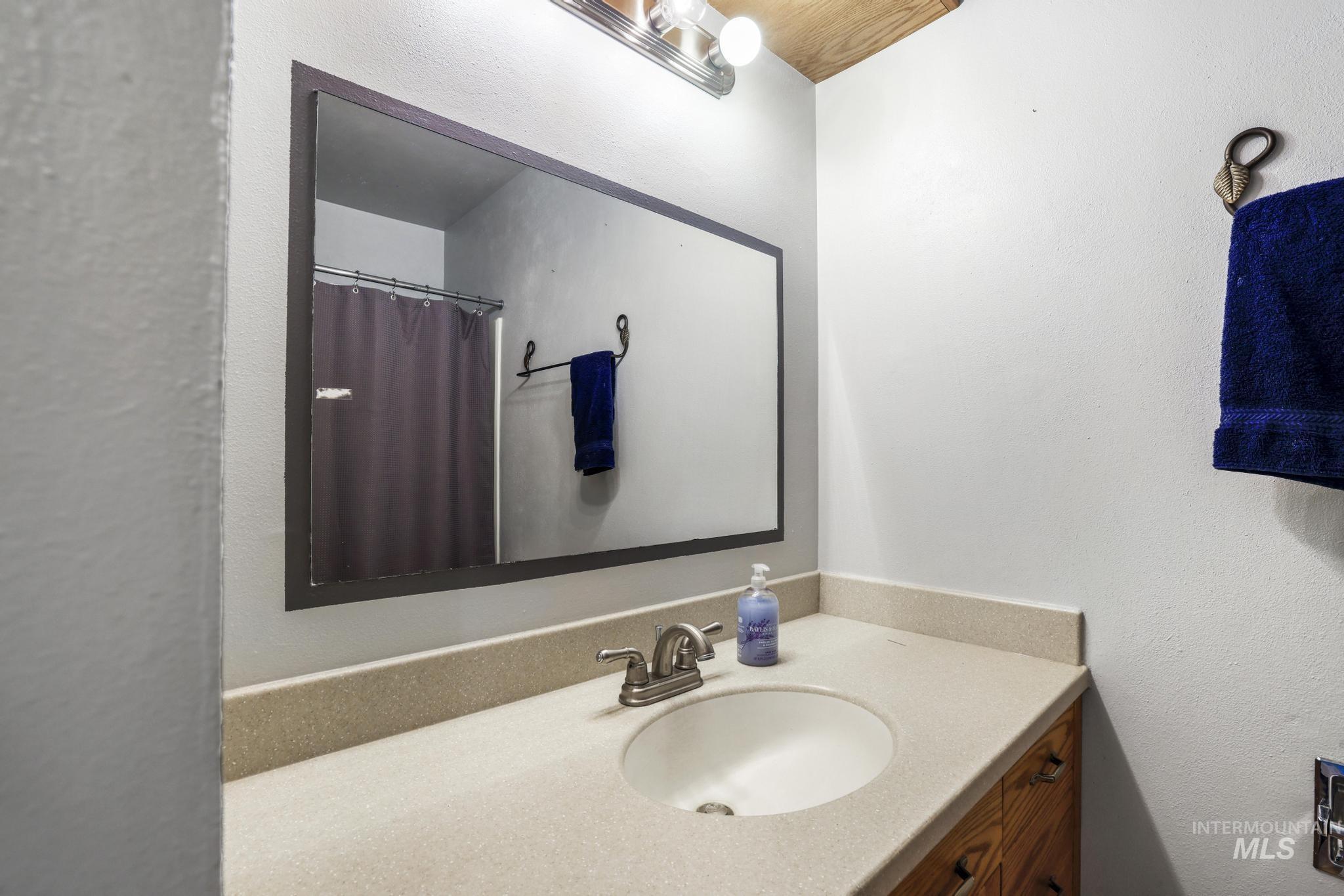 837 Capri Drive, Twin Falls, Idaho 83301, 5 Bedrooms, 3 Bathrooms, Residential For Sale, Price $380,000, 98982791