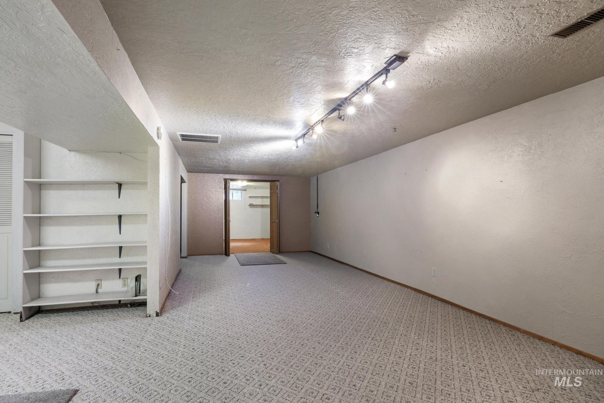 837 Capri Drive, Twin Falls, Idaho 83301, 5 Bedrooms, 3 Bathrooms, Residential For Sale, Price $380,000, 98982791