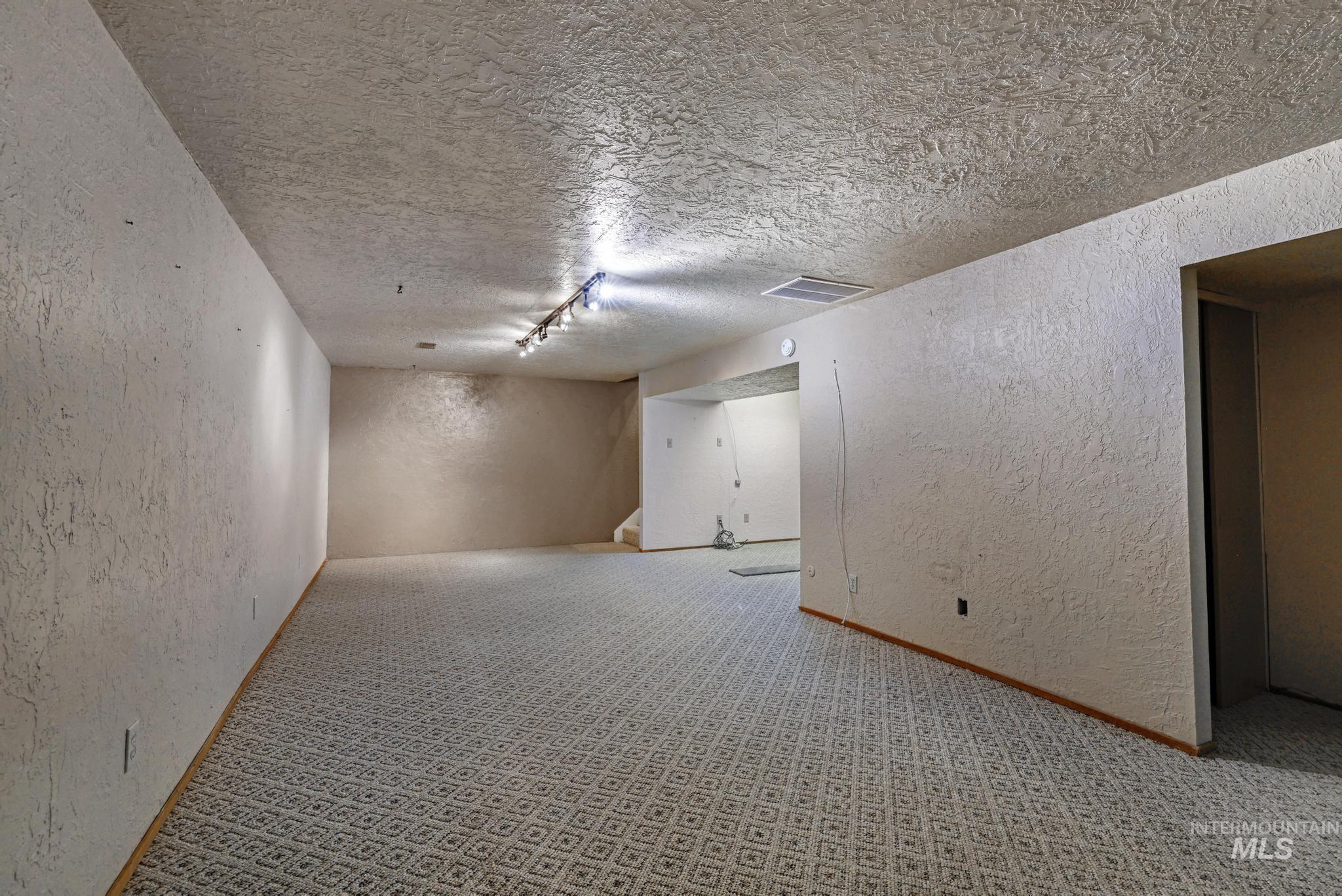 837 Capri Drive, Twin Falls, Idaho 83301, 5 Bedrooms, 3 Bathrooms, Residential For Sale, Price $380,000, 98982791