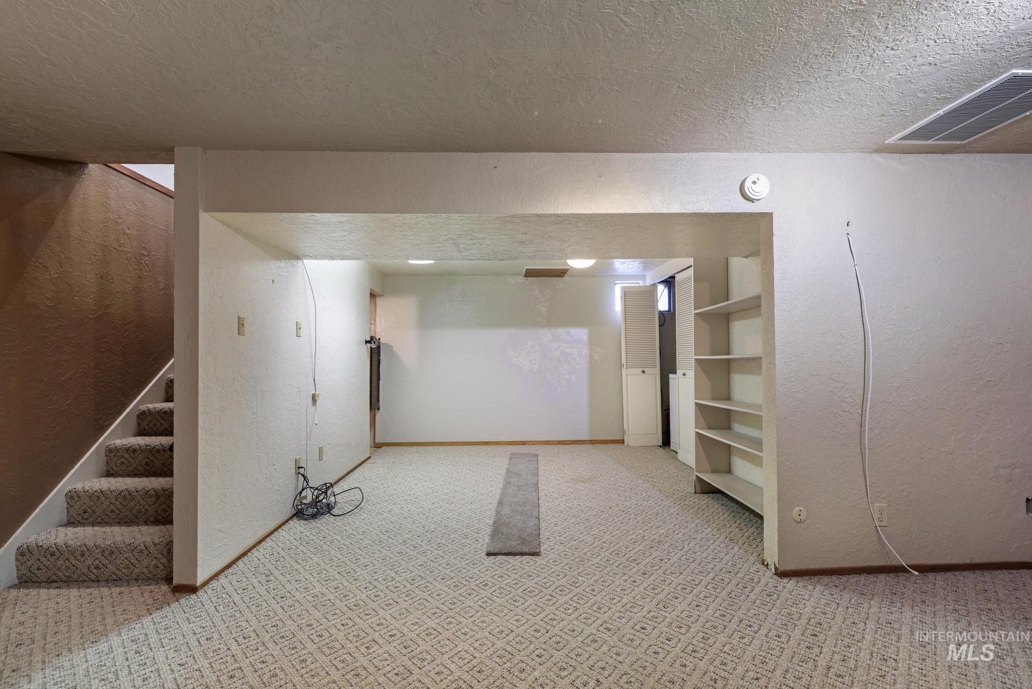 837 Capri Drive, Twin Falls, Idaho 83301, 5 Bedrooms, 3 Bathrooms, Residential For Sale, Price $380,000, 98982791